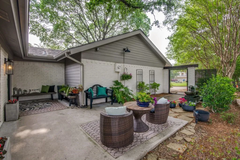 Townhouse For Sale in Rockwall County , 318 Columbia Drive, Rockwall, Texas 75032, 3 Bedrooms, 4 Bathrooms, 2 Garage spaces, 2,402 Sqft, built in 1983, Price $530,000, mls#21264336, Real Estate Agent in Rockwall, Homes For Sale in Rockwall county, Homes For Sale in Rockwall, Realtor in Rockwall Texas, Real Estate Brokerage Independent Realty Texas, Luminita Cordes Realtor