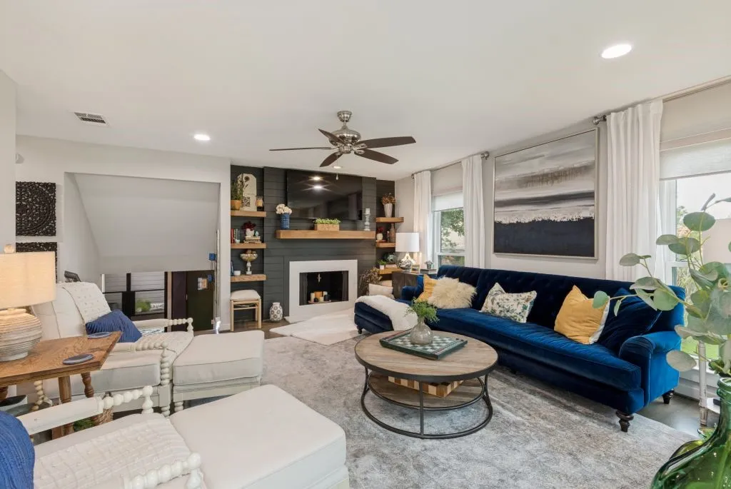 Townhouse For Sale in Rockwall County , 318 Columbia Drive, Rockwall, Texas 75032, 3 Bedrooms, 4 Bathrooms, 2 Garage spaces, 2,402 Sqft, built in 1983, Price $530,000, mls#21264336, Real Estate Agent in Rockwall, Homes For Sale in Rockwall county, Homes For Sale in Rockwall, Realtor in Rockwall Texas, Real Estate Brokerage Independent Realty Texas, Luminita Cordes Realtor