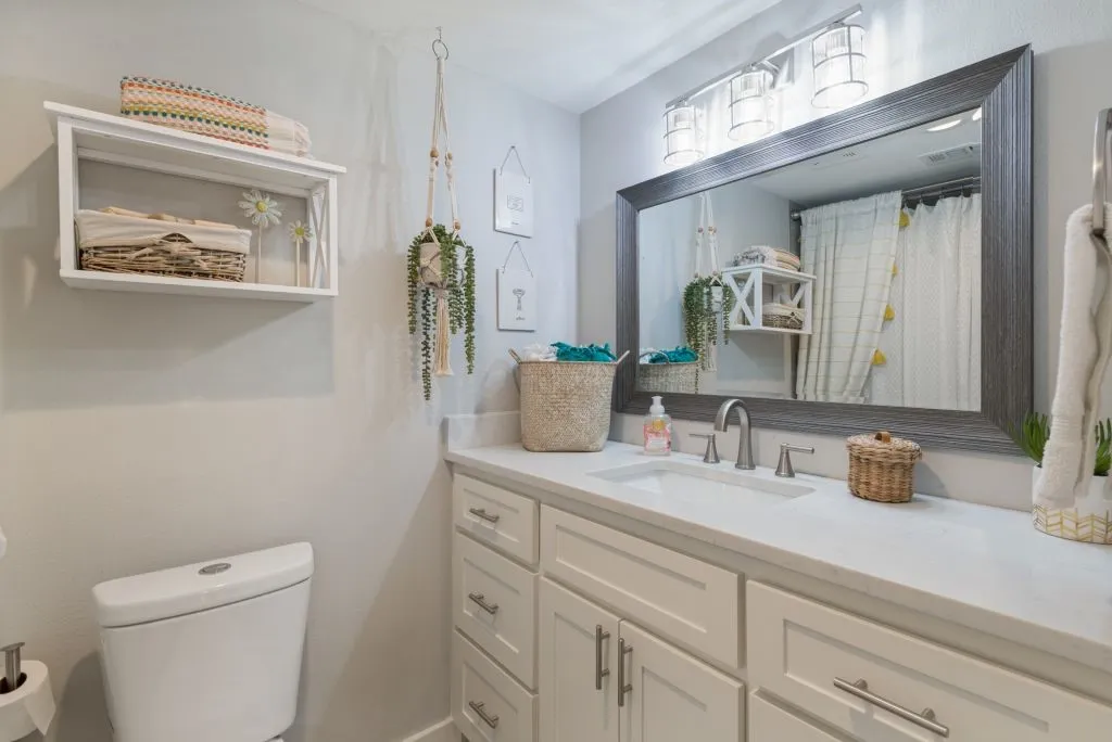 Townhouse For Sale in Rockwall County , 318 Columbia Drive, Rockwall, Texas 75032, 3 Bedrooms, 4 Bathrooms, 2 Garage spaces, 2,402 Sqft, built in 1983, Price $530,000, mls#21264336, Real Estate Agent in Rockwall, Homes For Sale in Rockwall county, Homes For Sale in Rockwall, Realtor in Rockwall Texas, Real Estate Brokerage Independent Realty Texas, Luminita Cordes Realtor