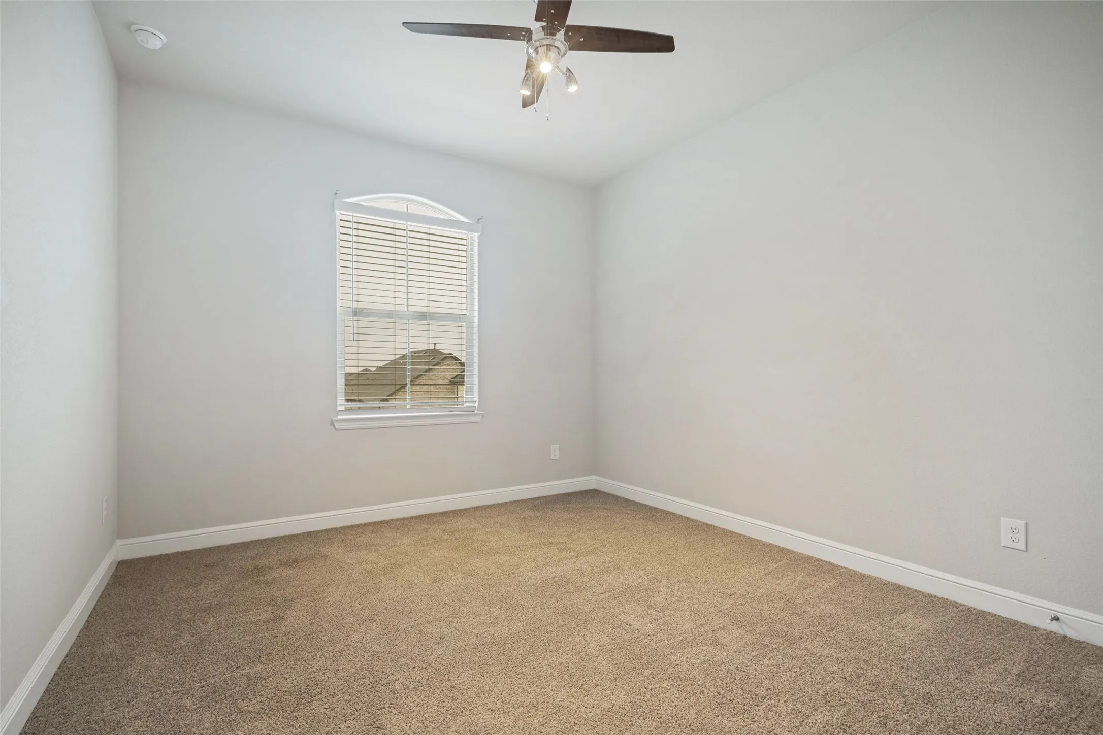Single Family Residence For Sale in Denton County , 5225 Mountain View Drive, Krum, Texas 76249, 5 Bedroom, 4 Bathroom, 2 Garage spaces, 2,836 Sqft, built in 2023, mls#21264714, Real Estate Agent in Krum, Homes For Sale in Denton county, Homes For Sale in Krum, Realtor in Krum Texas, Real Estate Brokerage Independent Realty Texas, Luminita Cordes Realtor