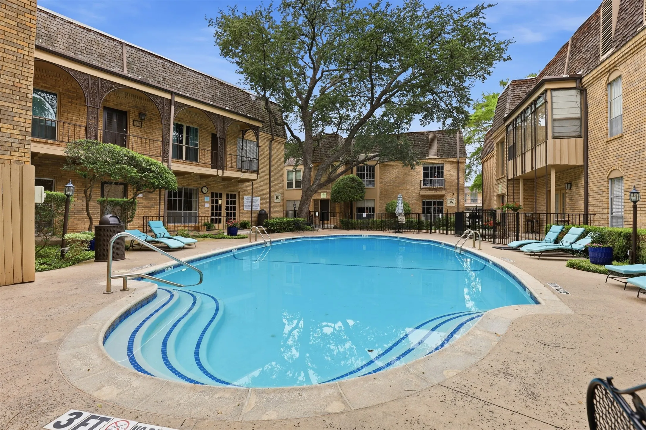 Condominium For Sale in Tarrant County , 4312 Bellaire Drive S 111, Fort Worth, Texas 76109, 2 Bedrooms, 2 Bathrooms, Garage spaces, 1,275 Sqft, built in 1965, Price $239,000, mls#21264663, Real Estate Agent in Fort Worth, Homes For Sale in Tarrant county, Homes For Sale in Fort Worth, Realtor in Fort Worth Texas, Real Estate Brokerage Independent Realty Texas, Luminita Cordes Realtor