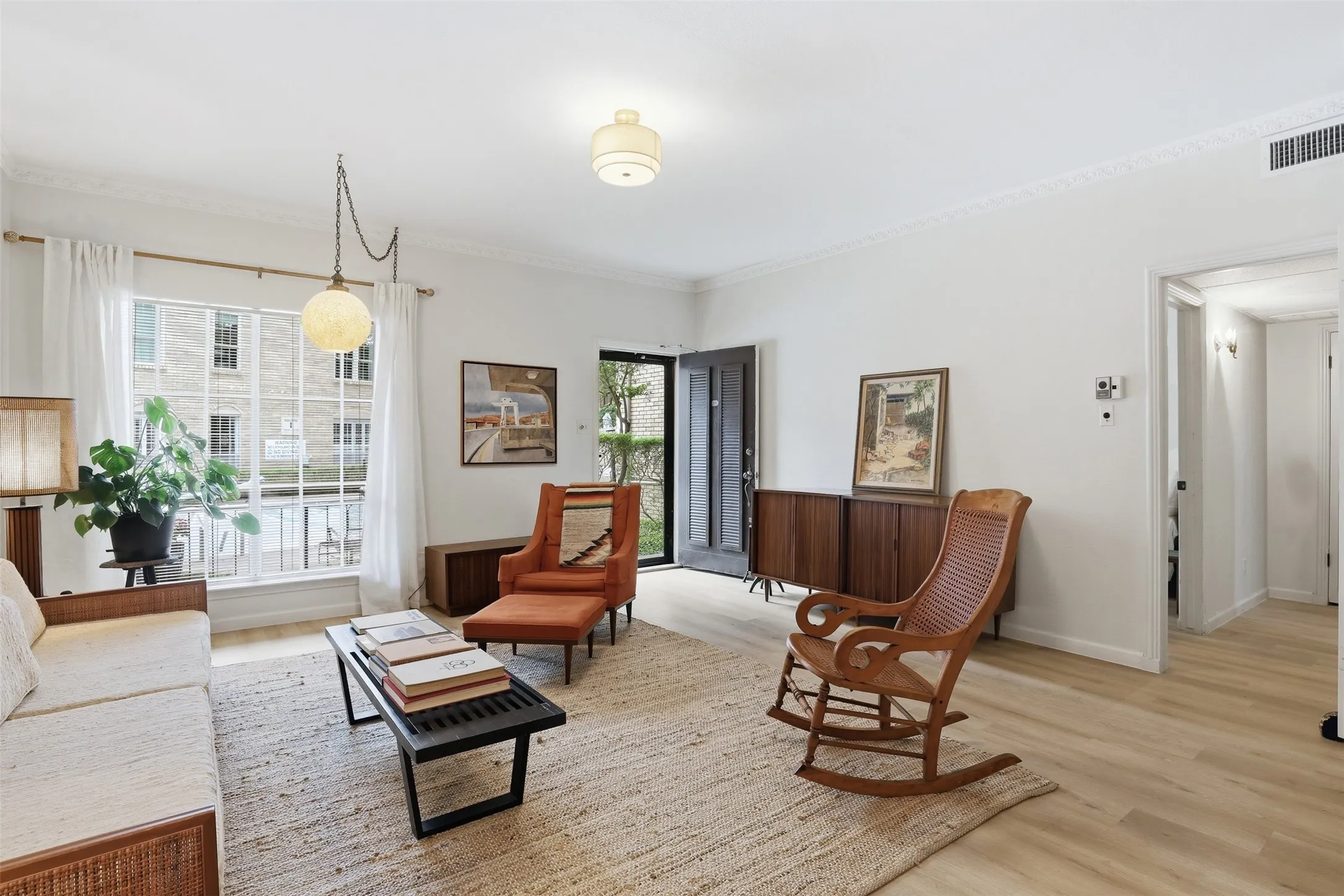 Condominium For Sale in Tarrant County , 4312 Bellaire Drive S 111, Fort Worth, Texas 76109, 2 Bedrooms, 2 Bathrooms, Garage spaces, 1,275 Sqft, built in 1965, Price $239,000, mls#21264663, Real Estate Agent in Fort Worth, Homes For Sale in Tarrant county, Homes For Sale in Fort Worth, Realtor in Fort Worth Texas, Real Estate Brokerage Independent Realty Texas, Luminita Cordes Realtor