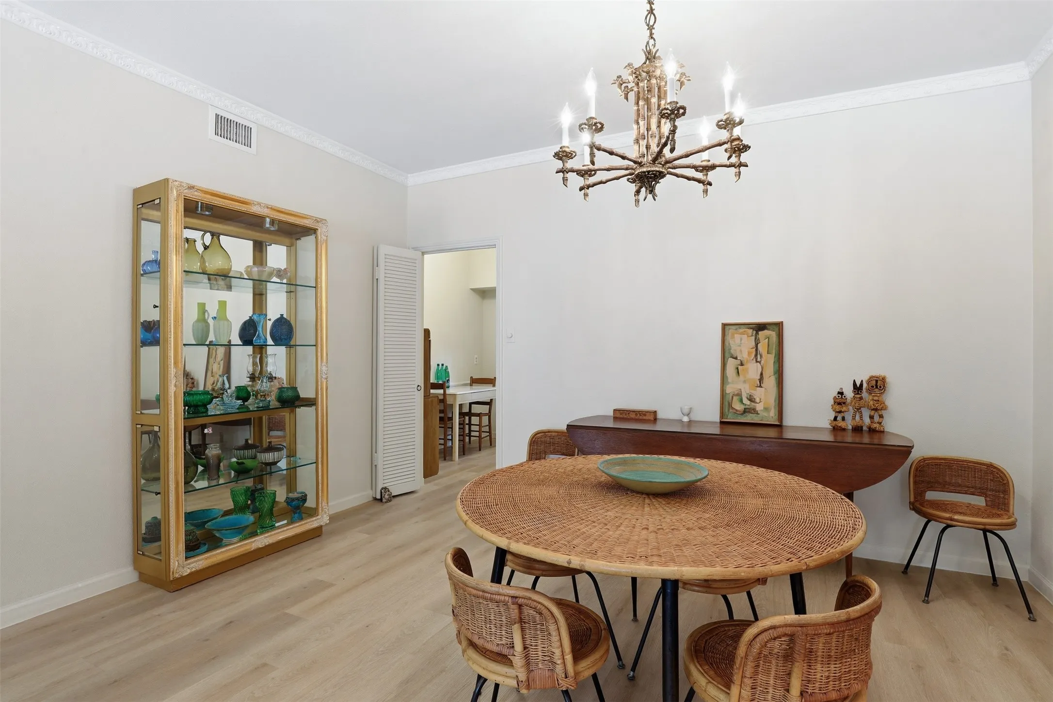 Condominium For Sale in Tarrant County , 4312 Bellaire Drive S 111, Fort Worth, Texas 76109, 2 Bedrooms, 2 Bathrooms, Garage spaces, 1,275 Sqft, built in 1965, Price $239,000, mls#21264663, Real Estate Agent in Fort Worth, Homes For Sale in Tarrant county, Homes For Sale in Fort Worth, Realtor in Fort Worth Texas, Real Estate Brokerage Independent Realty Texas, Luminita Cordes Realtor