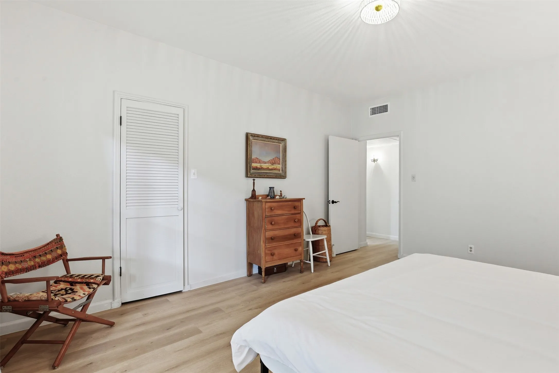 Condominium For Sale in Tarrant County , 4312 Bellaire Drive S 111, Fort Worth, Texas 76109, 2 Bedrooms, 2 Bathrooms, Garage spaces, 1,275 Sqft, built in 1965, Price $239,000, mls#21264663, Real Estate Agent in Fort Worth, Homes For Sale in Tarrant county, Homes For Sale in Fort Worth, Realtor in Fort Worth Texas, Real Estate Brokerage Independent Realty Texas, Luminita Cordes Realtor