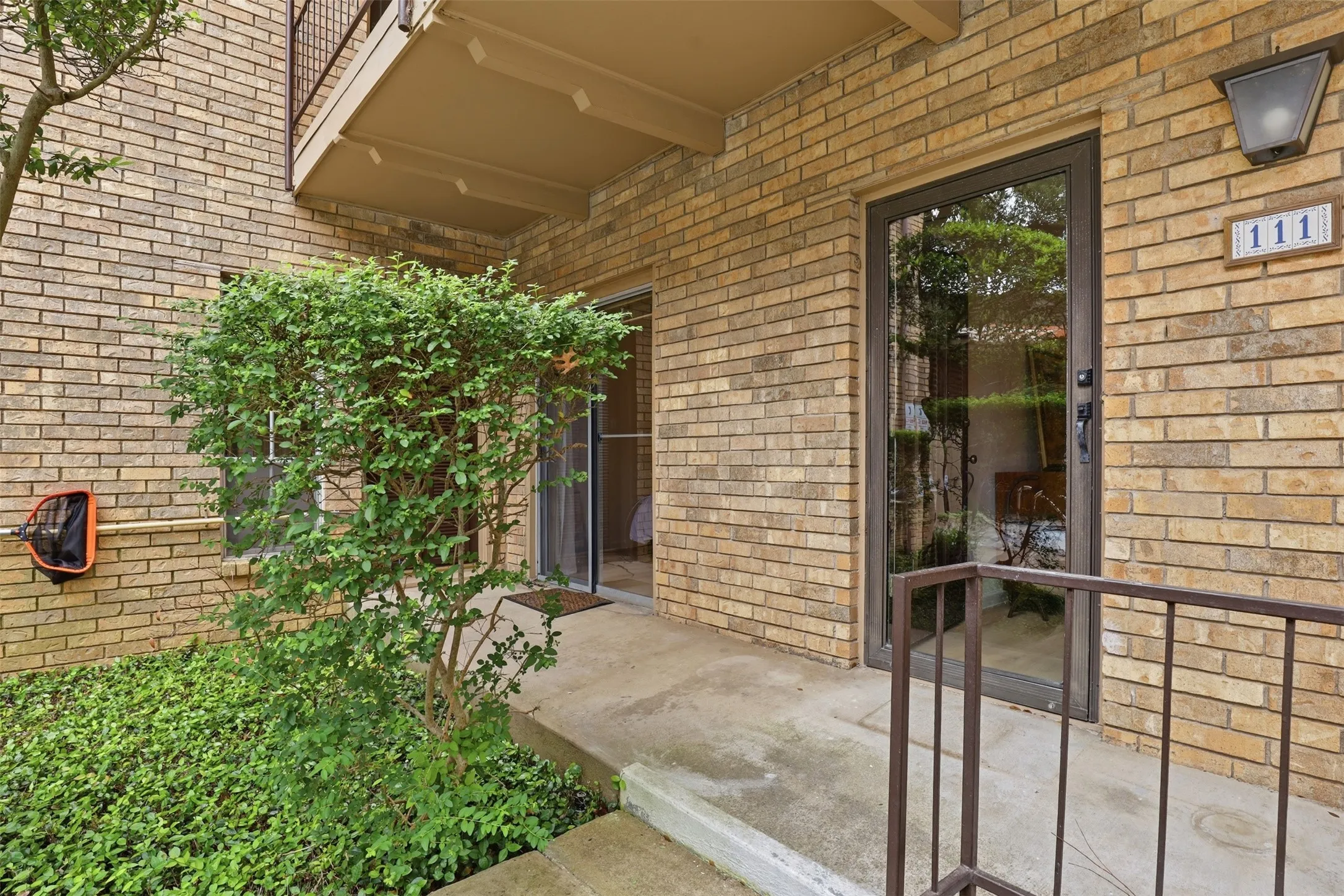 Condominium For Sale in Tarrant County , 4312 Bellaire Drive S 111, Fort Worth, Texas 76109, 2 Bedrooms, 2 Bathrooms, Garage spaces, 1,275 Sqft, built in 1965, Price $239,000, mls#21264663, Real Estate Agent in Fort Worth, Homes For Sale in Tarrant county, Homes For Sale in Fort Worth, Realtor in Fort Worth Texas, Real Estate Brokerage Independent Realty Texas, Luminita Cordes Realtor