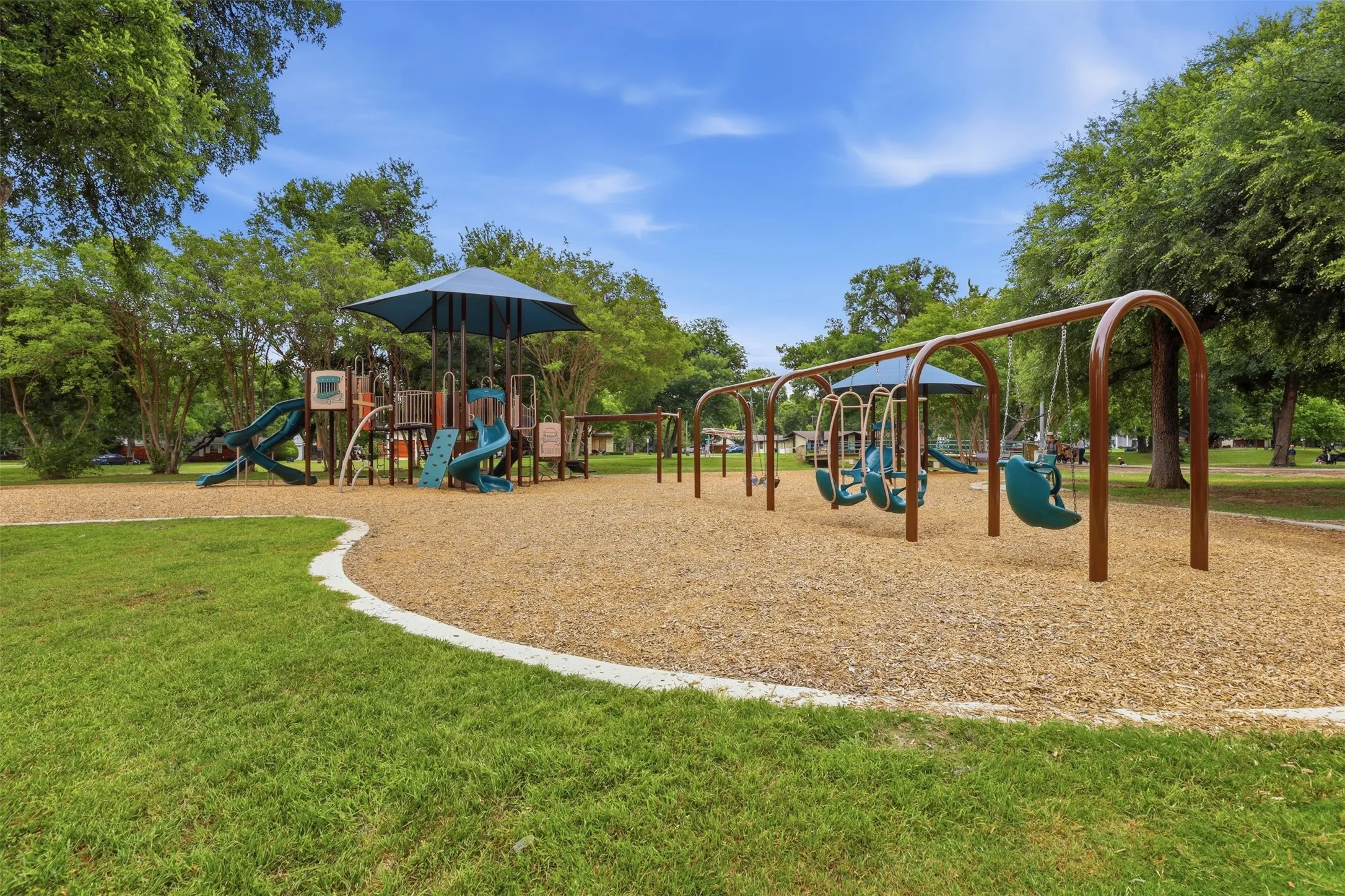 Condominium For Sale in Tarrant County , 4312 Bellaire Drive S 111, Fort Worth, Texas 76109, 2 Bedrooms, 2 Bathrooms, Garage spaces, 1,275 Sqft, built in 1965, Price $239,000, mls#21264663, Real Estate Agent in Fort Worth, Homes For Sale in Tarrant county, Homes For Sale in Fort Worth, Realtor in Fort Worth Texas, Real Estate Brokerage Independent Realty Texas, Luminita Cordes Realtor