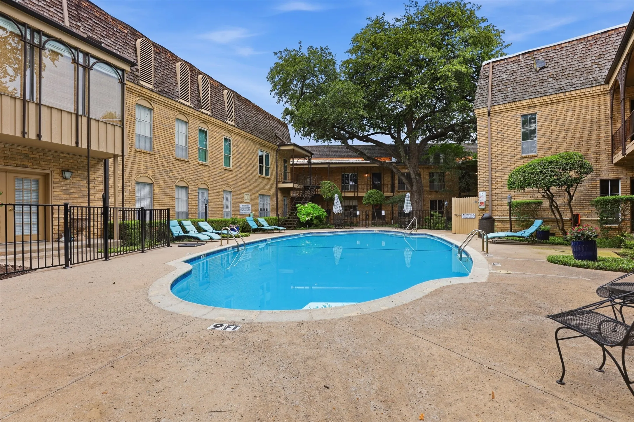 Condominium For Sale in Tarrant County , 4312 Bellaire Drive S 111, Fort Worth, Texas 76109, 2 Bedrooms, 2 Bathrooms, Garage spaces, 1,275 Sqft, built in 1965, Price $239,000, mls#21264663, Real Estate Agent in Fort Worth, Homes For Sale in Tarrant county, Homes For Sale in Fort Worth, Realtor in Fort Worth Texas, Real Estate Brokerage Independent Realty Texas, Luminita Cordes Realtor