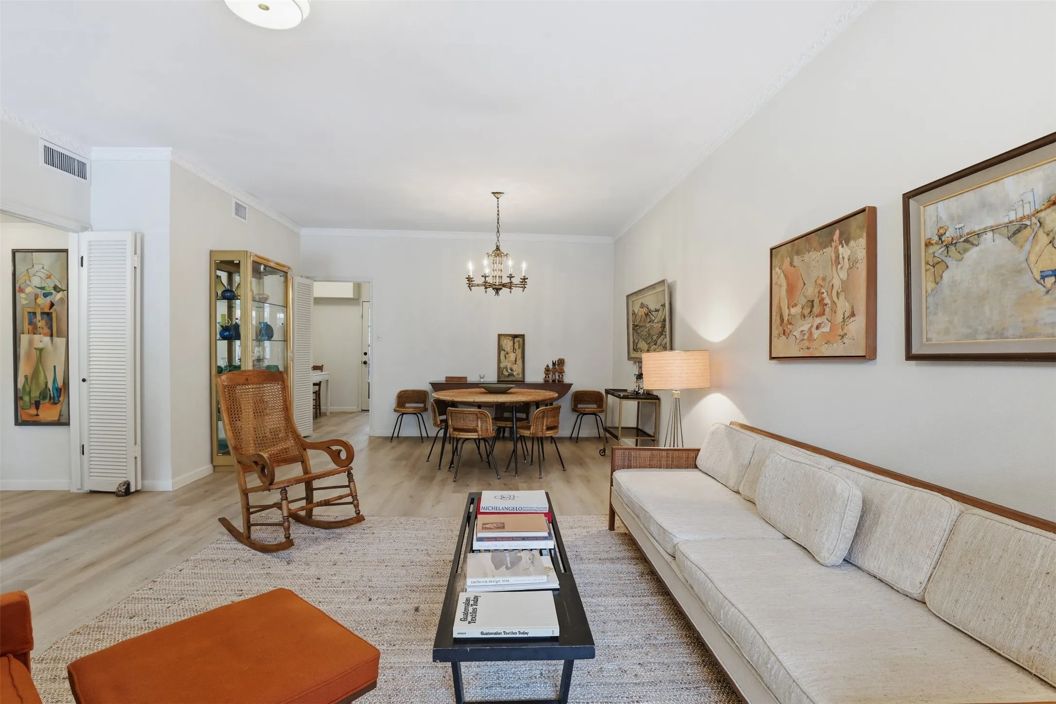 Condominium For Sale in Tarrant County , 4312 Bellaire Drive S 111, Fort Worth, Texas 76109, 2 Bedrooms, 2 Bathrooms, Garage spaces, 1,275 Sqft, built in 1965, Price $239,000, mls#21264663, Real Estate Agent in Fort Worth, Homes For Sale in Tarrant county, Homes For Sale in Fort Worth, Realtor in Fort Worth Texas, Real Estate Brokerage Independent Realty Texas, Luminita Cordes Realtor