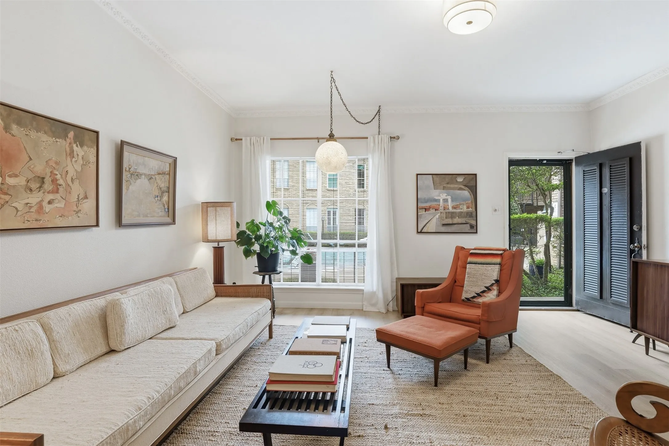 Condominium For Sale in Tarrant County , 4312 Bellaire Drive S 111, Fort Worth, Texas 76109, 2 Bedrooms, 2 Bathrooms, Garage spaces, 1,275 Sqft, built in 1965, Price $239,000, mls#21264663, Real Estate Agent in Fort Worth, Homes For Sale in Tarrant county, Homes For Sale in Fort Worth, Realtor in Fort Worth Texas, Real Estate Brokerage Independent Realty Texas, Luminita Cordes Realtor