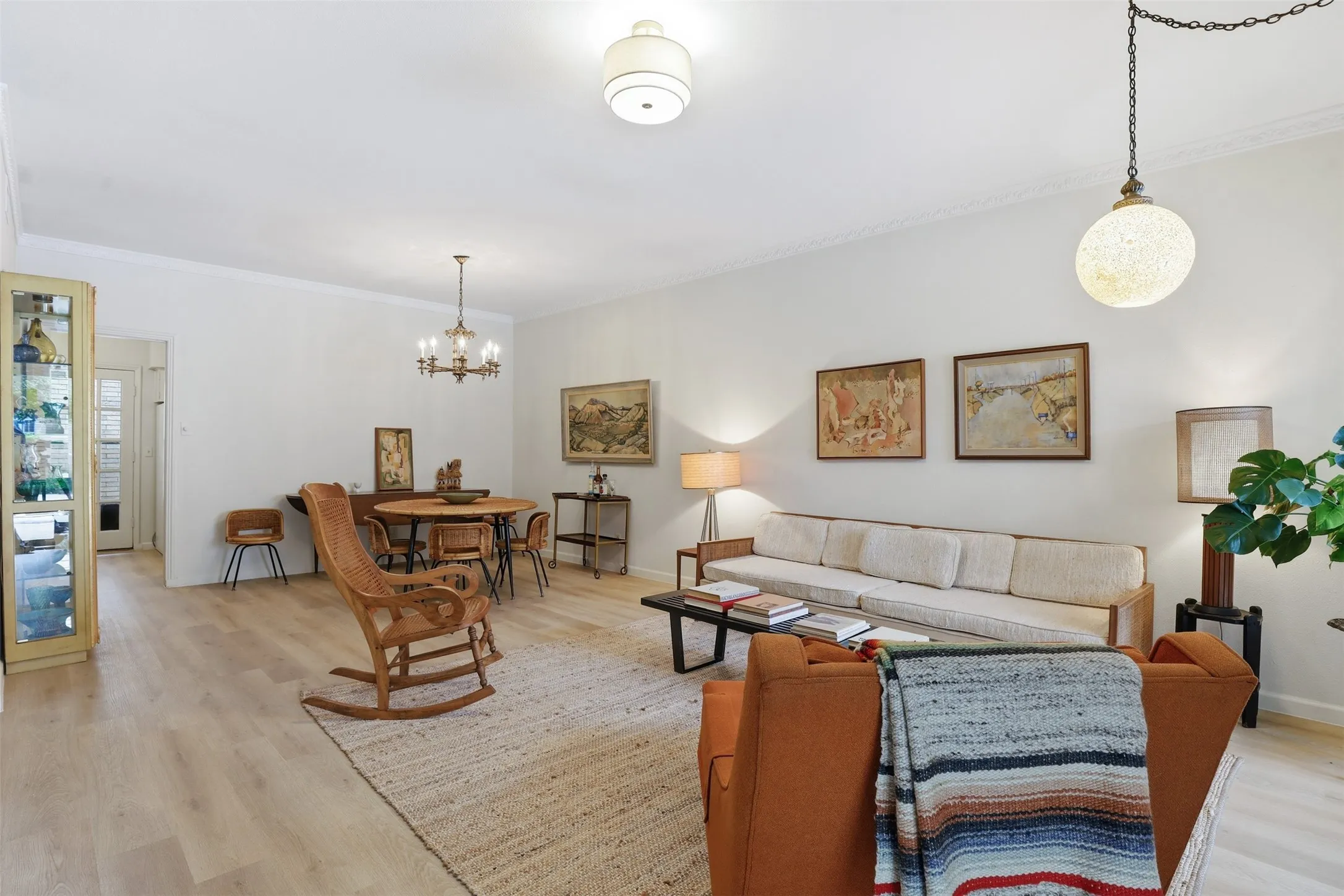 Condominium For Sale in Tarrant County , 4312 Bellaire Drive S 111, Fort Worth, Texas 76109, 2 Bedrooms, 2 Bathrooms, Garage spaces, 1,275 Sqft, built in 1965, Price $239,000, mls#21264663, Real Estate Agent in Fort Worth, Homes For Sale in Tarrant county, Homes For Sale in Fort Worth, Realtor in Fort Worth Texas, Real Estate Brokerage Independent Realty Texas, Luminita Cordes Realtor
