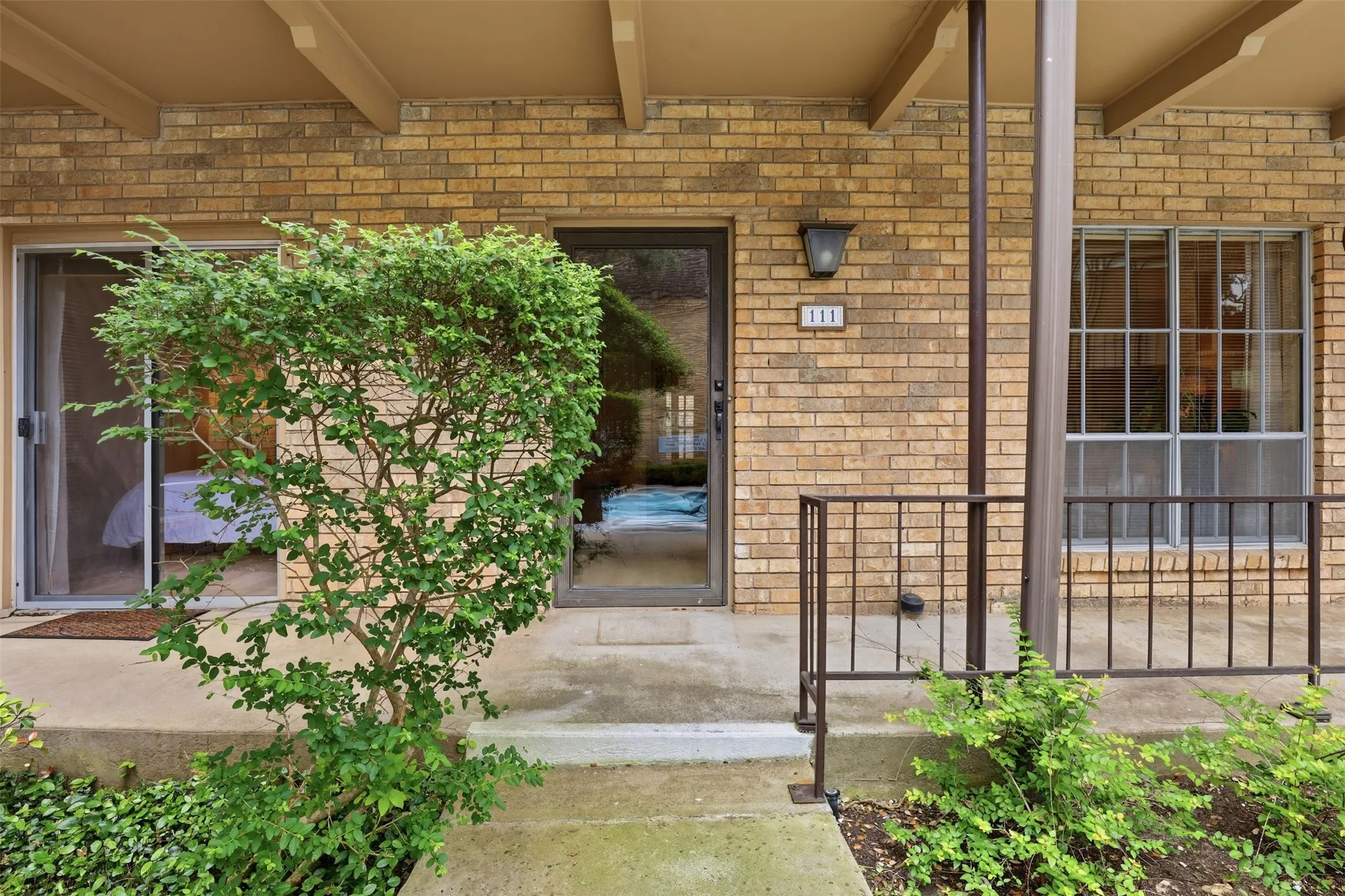 Condominium For Sale in Tarrant County , 4312 Bellaire Drive S 111, Fort Worth, Texas 76109, 2 Bedrooms, 2 Bathrooms, Garage spaces, 1,275 Sqft, built in 1965, Price $239,000, mls#21264663, Real Estate Agent in Fort Worth, Homes For Sale in Tarrant county, Homes For Sale in Fort Worth, Realtor in Fort Worth Texas, Real Estate Brokerage Independent Realty Texas, Luminita Cordes Realtor