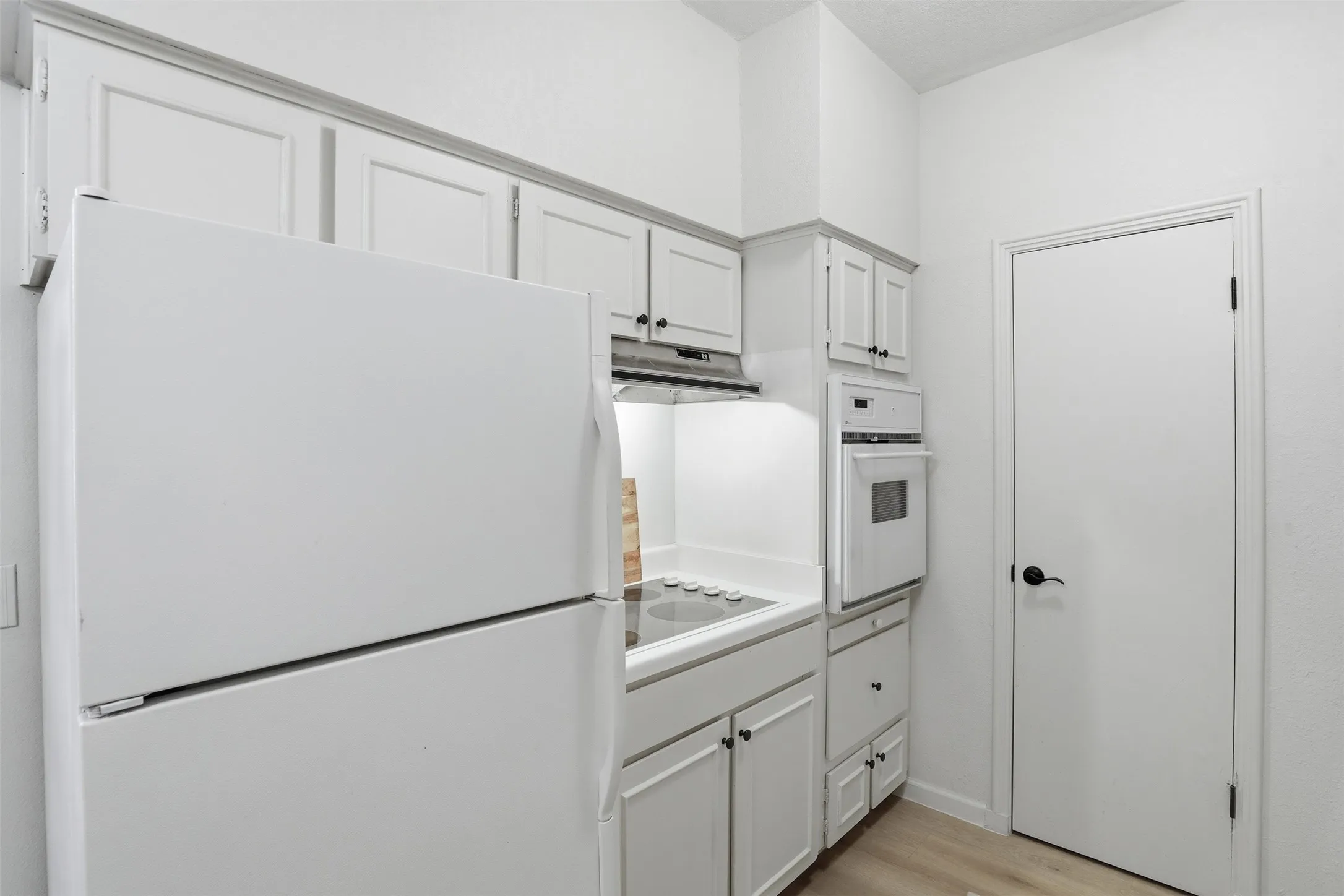 Condominium For Sale in Tarrant County , 4312 Bellaire Drive S 111, Fort Worth, Texas 76109, 2 Bedrooms, 2 Bathrooms, Garage spaces, 1,275 Sqft, built in 1965, Price $239,000, mls#21264663, Real Estate Agent in Fort Worth, Homes For Sale in Tarrant county, Homes For Sale in Fort Worth, Realtor in Fort Worth Texas, Real Estate Brokerage Independent Realty Texas, Luminita Cordes Realtor