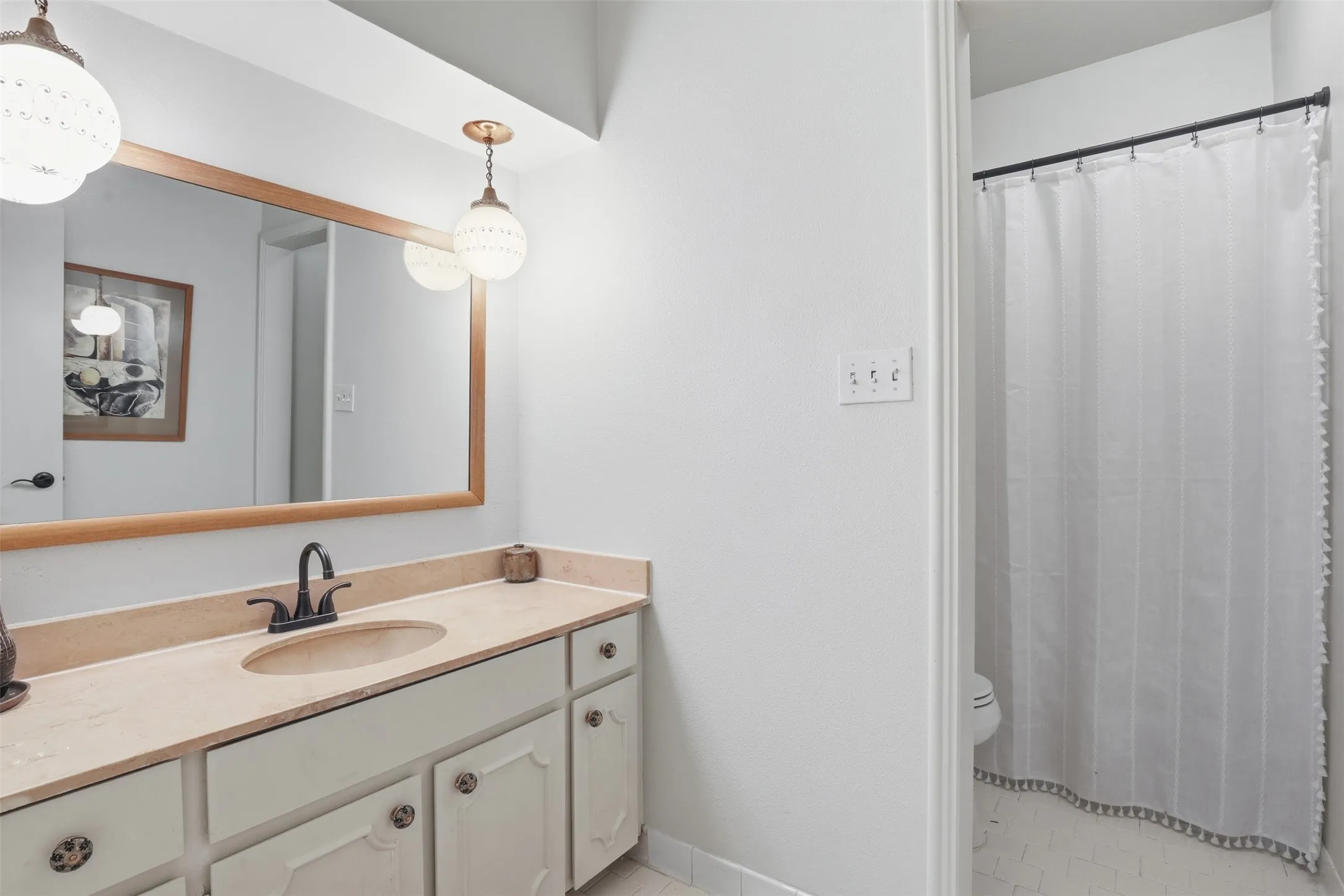 Condominium For Sale in Tarrant County , 4312 Bellaire Drive S 111, Fort Worth, Texas 76109, 2 Bedrooms, 2 Bathrooms, Garage spaces, 1,275 Sqft, built in 1965, Price $239,000, mls#21264663, Real Estate Agent in Fort Worth, Homes For Sale in Tarrant county, Homes For Sale in Fort Worth, Realtor in Fort Worth Texas, Real Estate Brokerage Independent Realty Texas, Luminita Cordes Realtor