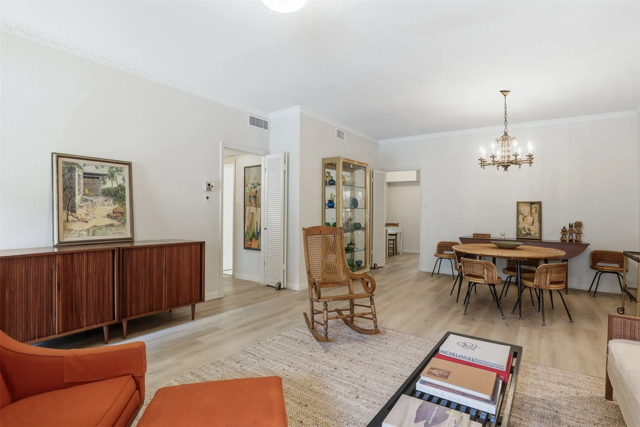 Condominium For Sale in Tarrant County , 4312 Bellaire Drive S 111, Fort Worth, Texas 76109, 2 Bedrooms, 2 Bathrooms, Garage spaces, 1,275 Sqft, built in 1965, Price $239,000, mls#21264663, Real Estate Agent in Fort Worth, Homes For Sale in Tarrant county, Homes For Sale in Fort Worth, Realtor in Fort Worth Texas, Real Estate Brokerage Independent Realty Texas, Luminita Cordes Realtor