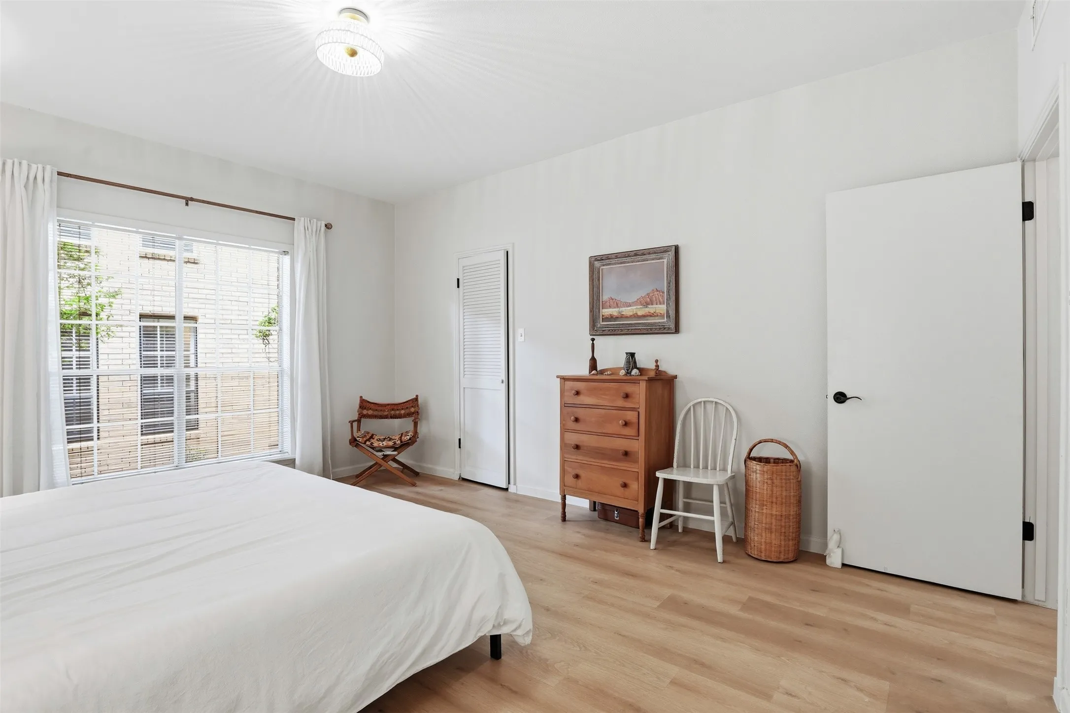 Condominium For Sale in Tarrant County , 4312 Bellaire Drive S 111, Fort Worth, Texas 76109, 2 Bedrooms, 2 Bathrooms, Garage spaces, 1,275 Sqft, built in 1965, Price $239,000, mls#21264663, Real Estate Agent in Fort Worth, Homes For Sale in Tarrant county, Homes For Sale in Fort Worth, Realtor in Fort Worth Texas, Real Estate Brokerage Independent Realty Texas, Luminita Cordes Realtor