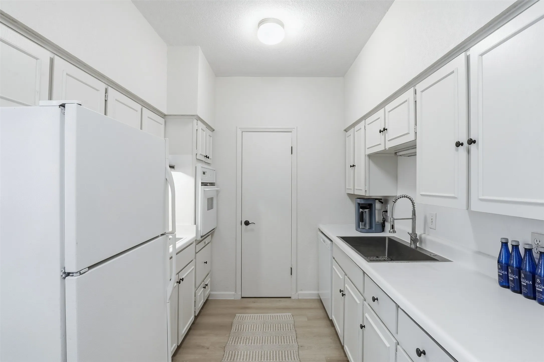 Condominium For Sale in Tarrant County , 4312 Bellaire Drive S 111, Fort Worth, Texas 76109, 2 Bedrooms, 2 Bathrooms, Garage spaces, 1,275 Sqft, built in 1965, Price $239,000, mls#21264663, Real Estate Agent in Fort Worth, Homes For Sale in Tarrant county, Homes For Sale in Fort Worth, Realtor in Fort Worth Texas, Real Estate Brokerage Independent Realty Texas, Luminita Cordes Realtor