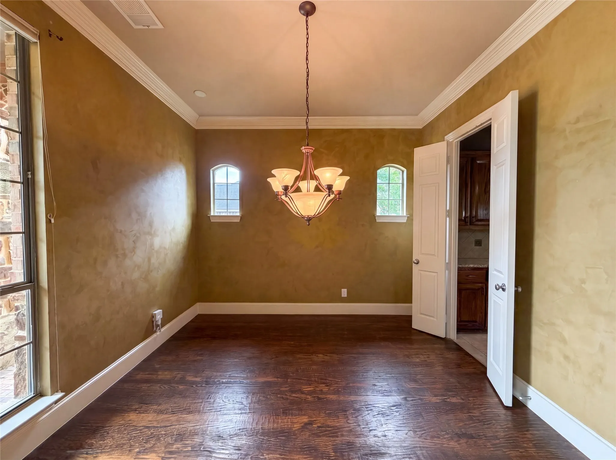 Single Family Residence For Sale in Tarrant County , 928 Homestead Drive, Keller, Texas 76248, 4 Bedroom, 4 Bathroom, 3 Garage spaces, 3,593 Sqft, built in 2006, mls#21264796, Real Estate Agent in Keller, Homes For Sale in Tarrant county, Homes For Sale in Keller, Realtor in Keller Texas, Real Estate Brokerage Independent Realty Texas, Luminita Cordes Realtor