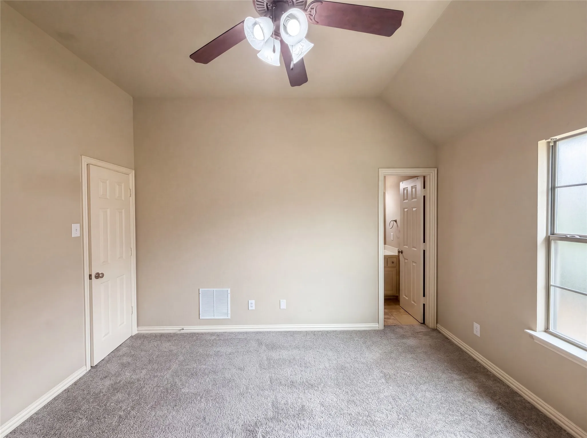 Single Family Residence For Sale in Tarrant County , 928 Homestead Drive, Keller, Texas 76248, 4 Bedroom, 4 Bathroom, 3 Garage spaces, 3,593 Sqft, built in 2006, mls#21264796, Real Estate Agent in Keller, Homes For Sale in Tarrant county, Homes For Sale in Keller, Realtor in Keller Texas, Real Estate Brokerage Independent Realty Texas, Luminita Cordes Realtor