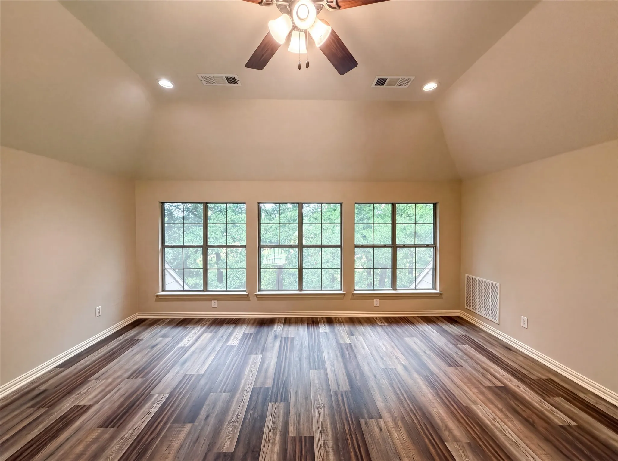 Single Family Residence For Sale in Tarrant County , 928 Homestead Drive, Keller, Texas 76248, 4 Bedroom, 4 Bathroom, 3 Garage spaces, 3,593 Sqft, built in 2006, mls#21264796, Real Estate Agent in Keller, Homes For Sale in Tarrant county, Homes For Sale in Keller, Realtor in Keller Texas, Real Estate Brokerage Independent Realty Texas, Luminita Cordes Realtor