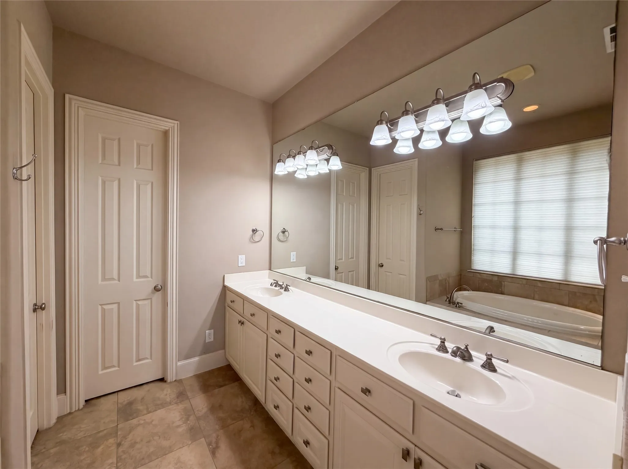 Single Family Residence For Sale in Tarrant County , 928 Homestead Drive, Keller, Texas 76248, 4 Bedroom, 4 Bathroom, 3 Garage spaces, 3,593 Sqft, built in 2006, mls#21264796, Real Estate Agent in Keller, Homes For Sale in Tarrant county, Homes For Sale in Keller, Realtor in Keller Texas, Real Estate Brokerage Independent Realty Texas, Luminita Cordes Realtor