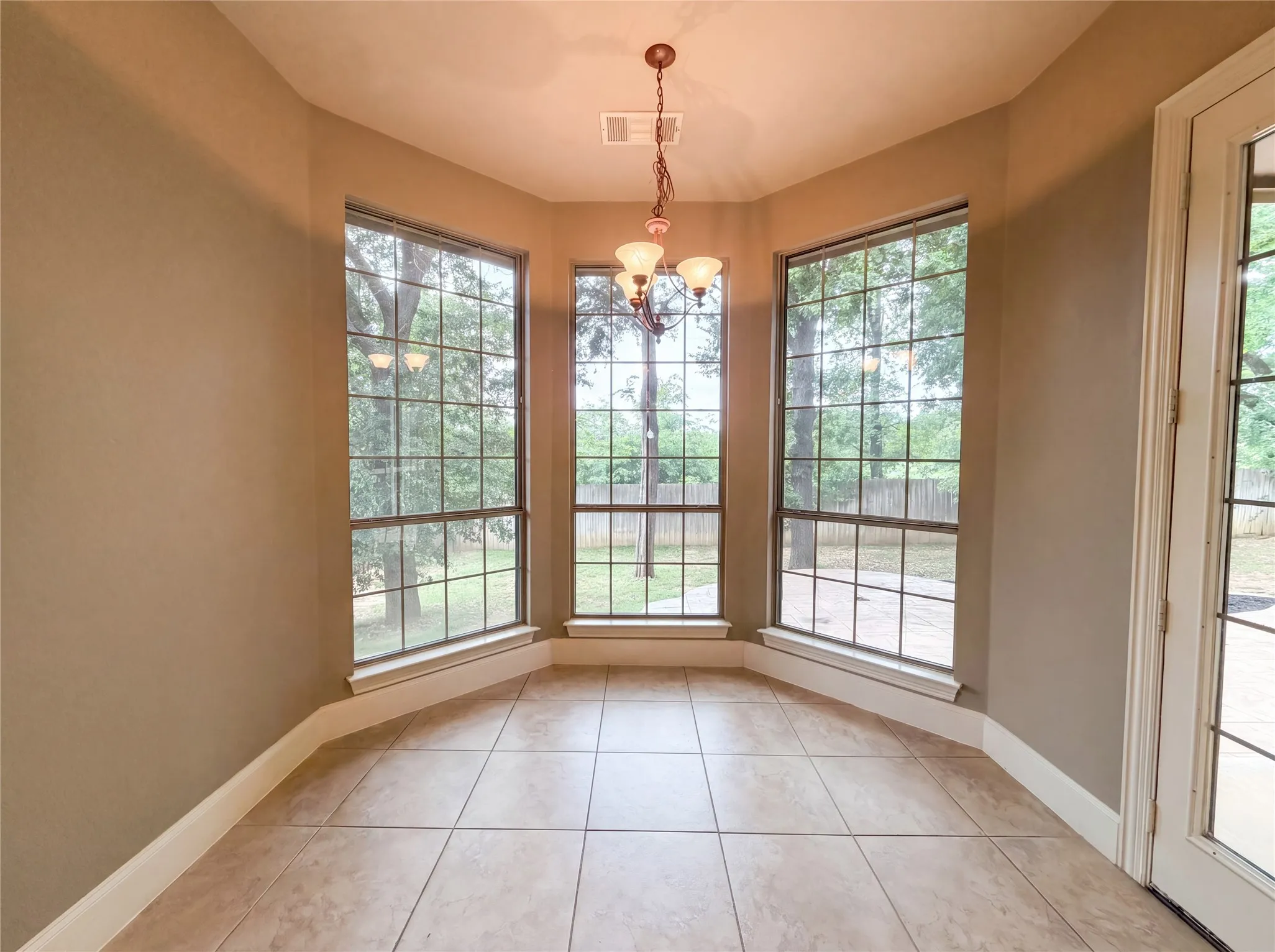 Single Family Residence For Sale in Tarrant County , 928 Homestead Drive, Keller, Texas 76248, 4 Bedroom, 4 Bathroom, 3 Garage spaces, 3,593 Sqft, built in 2006, mls#21264796, Real Estate Agent in Keller, Homes For Sale in Tarrant county, Homes For Sale in Keller, Realtor in Keller Texas, Real Estate Brokerage Independent Realty Texas, Luminita Cordes Realtor