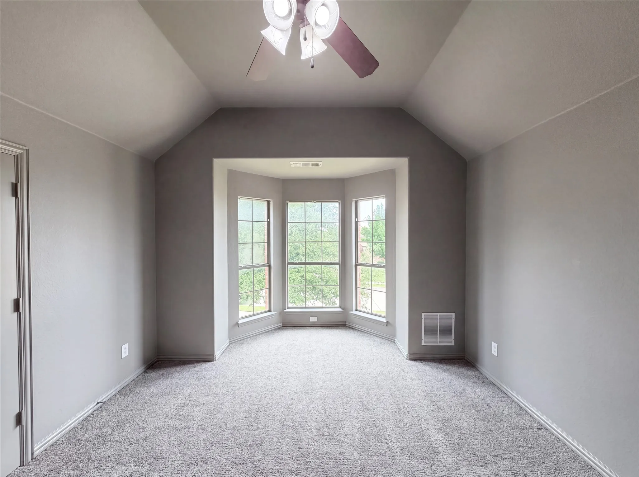 Single Family Residence For Sale in Tarrant County , 928 Homestead Drive, Keller, Texas 76248, 4 Bedroom, 4 Bathroom, 3 Garage spaces, 3,593 Sqft, built in 2006, mls#21264796, Real Estate Agent in Keller, Homes For Sale in Tarrant county, Homes For Sale in Keller, Realtor in Keller Texas, Real Estate Brokerage Independent Realty Texas, Luminita Cordes Realtor