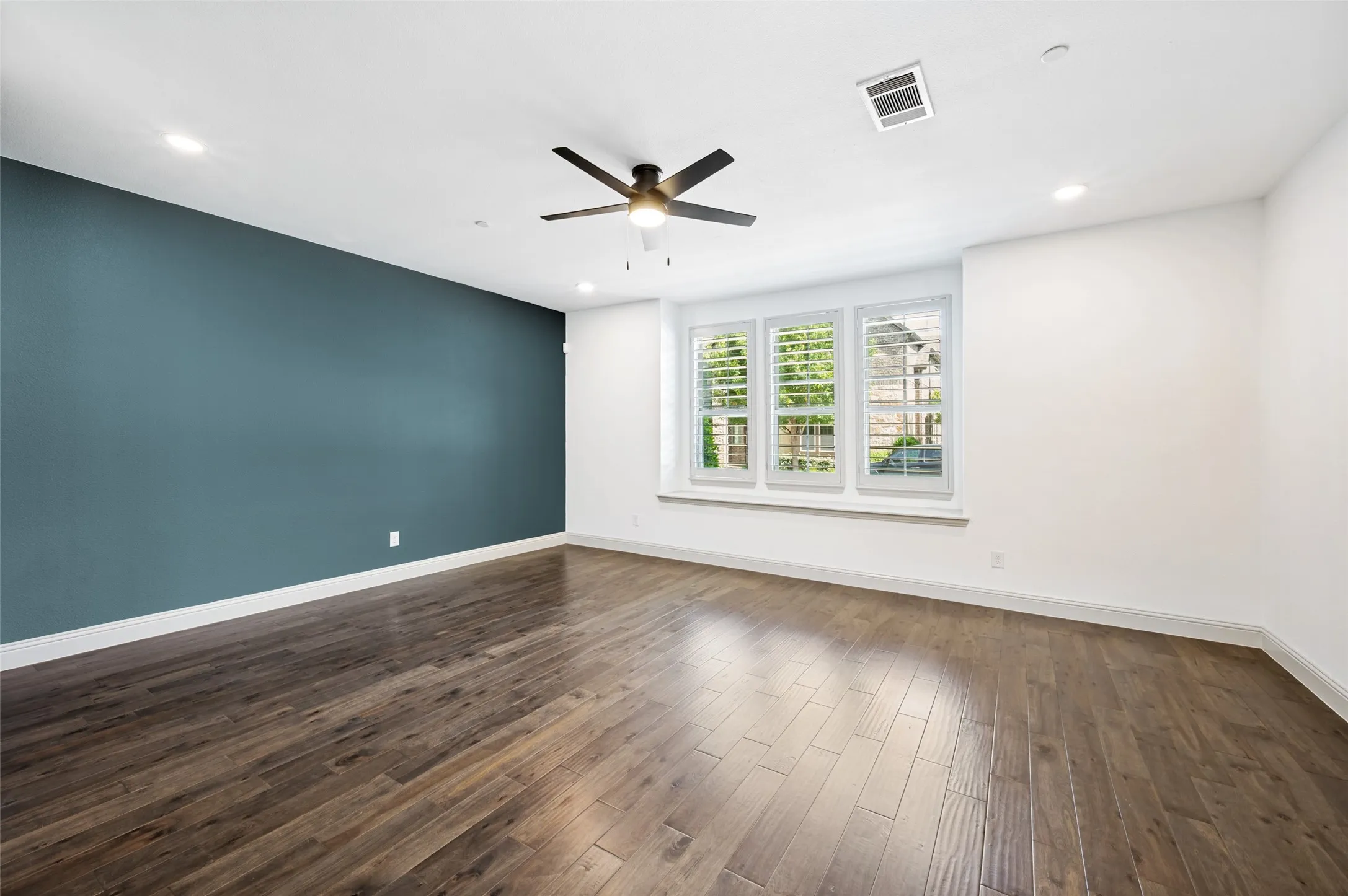 Townhouse For Sale in Collin County , 7101 Huckleberry Drive, Mc Kinney, Texas 75070, 3 Bedroom, 3 Bathroom, 2 Garage spaces, 1,978 Sqft, built in 2017, mls#21261513, Real Estate Agent in Mc Kinney, Homes For Sale in Collin county, Homes For Sale in Mc Kinney, Realtor in Mc Kinney Texas, Real Estate Brokerage Independent Realty Texas, Luminita Cordes Realtor