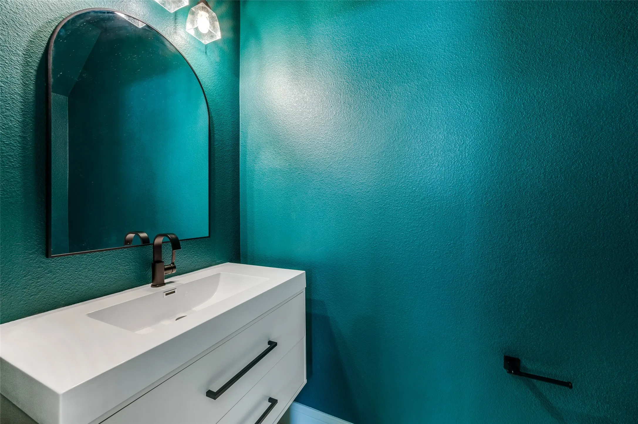Townhouse For Sale in Collin County , 7101 Huckleberry Drive, Mc Kinney, Texas 75070, 3 Bedroom, 3 Bathroom, 2 Garage spaces, 1,978 Sqft, built in 2017, mls#21261513, Real Estate Agent in Mc Kinney, Homes For Sale in Collin county, Homes For Sale in Mc Kinney, Realtor in Mc Kinney Texas, Real Estate Brokerage Independent Realty Texas, Luminita Cordes Realtor