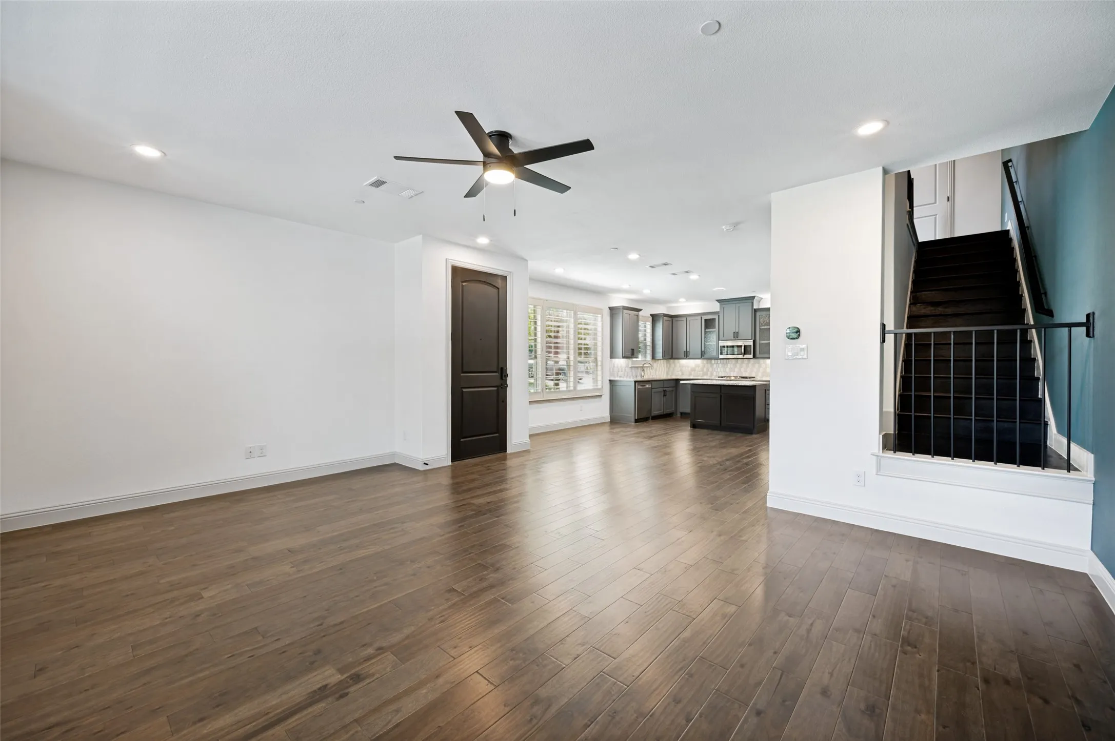 Townhouse For Sale in Collin County , 7101 Huckleberry Drive, Mc Kinney, Texas 75070, 3 Bedroom, 3 Bathroom, 2 Garage spaces, 1,978 Sqft, built in 2017, mls#21261513, Real Estate Agent in Mc Kinney, Homes For Sale in Collin county, Homes For Sale in Mc Kinney, Realtor in Mc Kinney Texas, Real Estate Brokerage Independent Realty Texas, Luminita Cordes Realtor