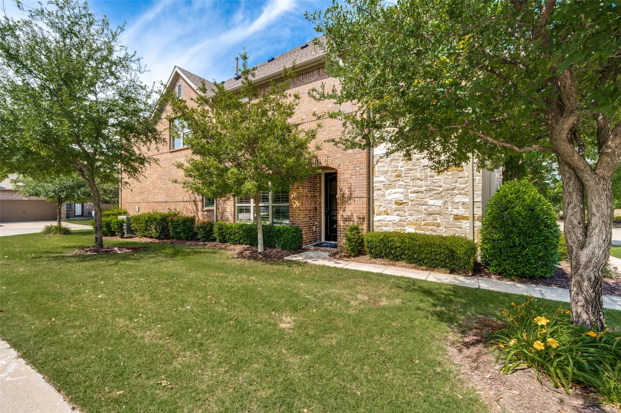 Townhouse For Sale in Collin County , 7101 Huckleberry Drive, Mc Kinney, Texas 75070, 3 Bedroom, 3 Bathroom, 2 Garage spaces, 1,978 Sqft, built in 2017, mls#21261513, Real Estate Agent in Mc Kinney, Homes For Sale in Collin county, Homes For Sale in Mc Kinney, Realtor in Mc Kinney Texas, Real Estate Brokerage Independent Realty Texas, Luminita Cordes Realtor