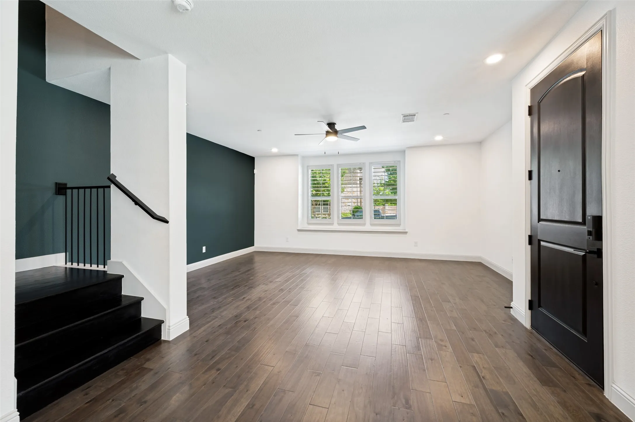 Townhouse For Sale in Collin County , 7101 Huckleberry Drive, Mc Kinney, Texas 75070, 3 Bedroom, 3 Bathroom, 2 Garage spaces, 1,978 Sqft, built in 2017, mls#21261513, Real Estate Agent in Mc Kinney, Homes For Sale in Collin county, Homes For Sale in Mc Kinney, Realtor in Mc Kinney Texas, Real Estate Brokerage Independent Realty Texas, Luminita Cordes Realtor