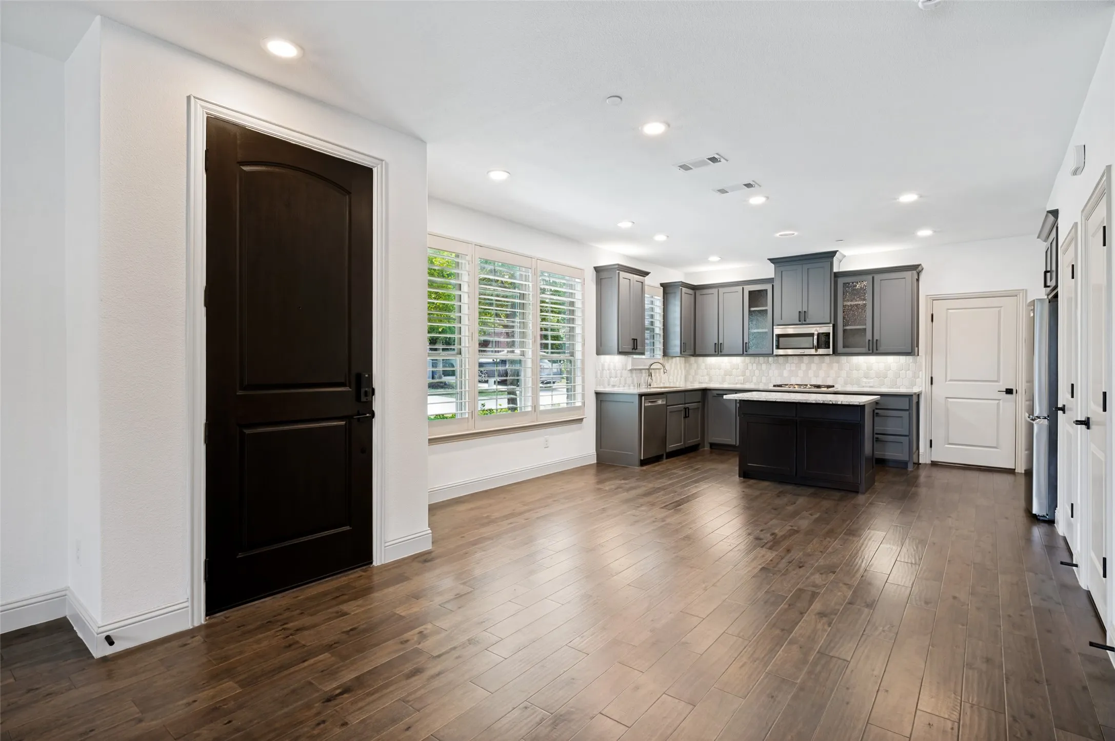 Townhouse For Sale in Collin County , 7101 Huckleberry Drive, Mc Kinney, Texas 75070, 3 Bedroom, 3 Bathroom, 2 Garage spaces, 1,978 Sqft, built in 2017, mls#21261513, Real Estate Agent in Mc Kinney, Homes For Sale in Collin county, Homes For Sale in Mc Kinney, Realtor in Mc Kinney Texas, Real Estate Brokerage Independent Realty Texas, Luminita Cordes Realtor