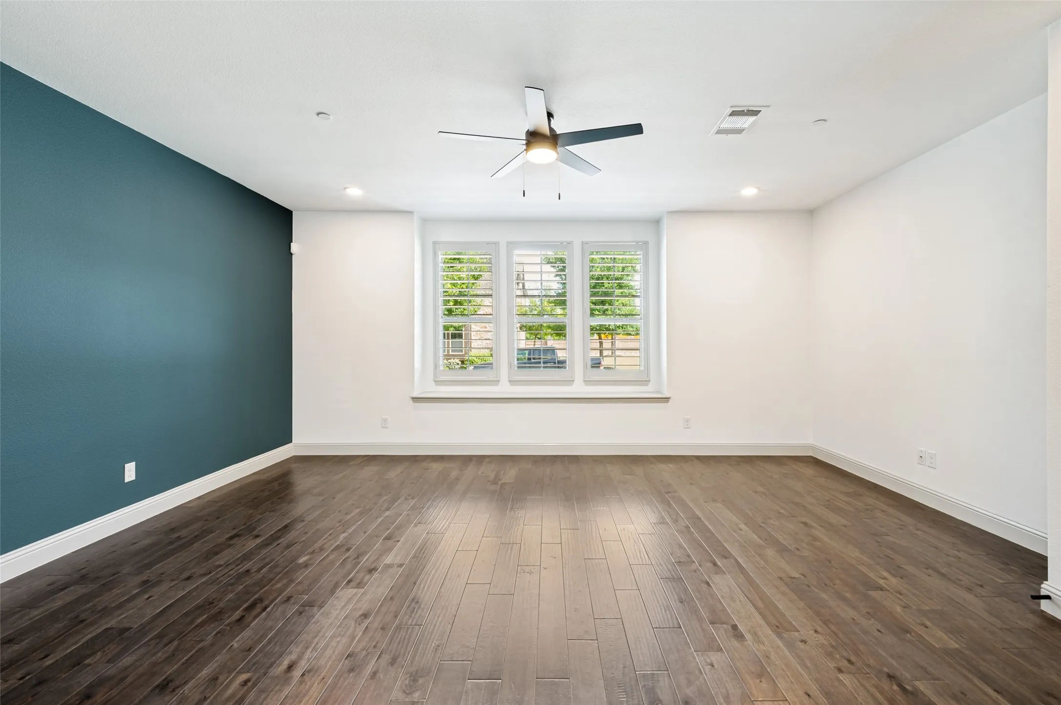 Townhouse For Sale in Collin County , 7101 Huckleberry Drive, Mc Kinney, Texas 75070, 3 Bedroom, 3 Bathroom, 2 Garage spaces, 1,978 Sqft, built in 2017, mls#21261513, Real Estate Agent in Mc Kinney, Homes For Sale in Collin county, Homes For Sale in Mc Kinney, Realtor in Mc Kinney Texas, Real Estate Brokerage Independent Realty Texas, Luminita Cordes Realtor