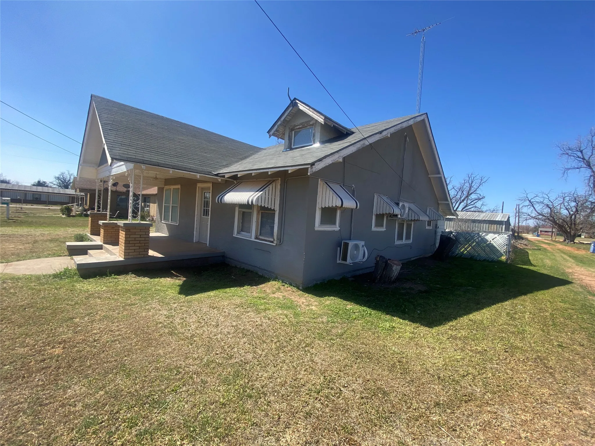 Single Family Residence For Sale in Haskell County , 406 Jefferson Street, Rochester, Texas 79544, 3 Bedrooms, 1 Bathroom, Garage spaces, 1,232 Sqft, built in 1932, Price $139,000, mls#21264730, Real Estate Agent in Rochester, Homes For Sale in Haskell county, Homes For Sale in Rochester, Realtor in Rochester Texas, Real Estate Brokerage Independent Realty Texas, Luminita Cordes Realtor