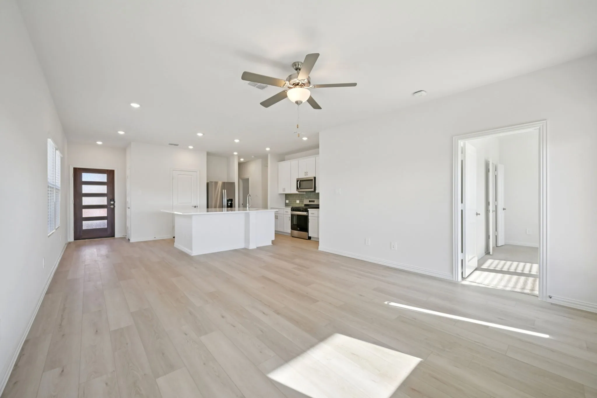  Photo is not of the actual home, but is an inspirational photo of builder’s model home and may depict options, furnishings, and/or decorator features that are not included.

