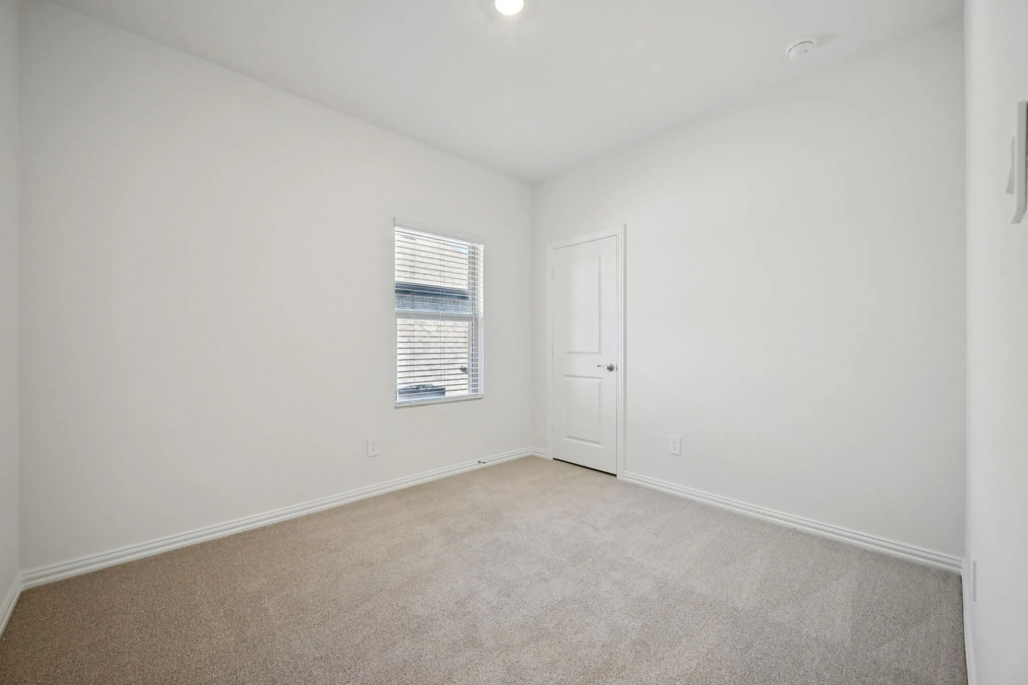  Photo is not of the actual home, but is an inspirational photo of builder’s model home and may depict options, furnishings, and/or decorator features that are not included.

