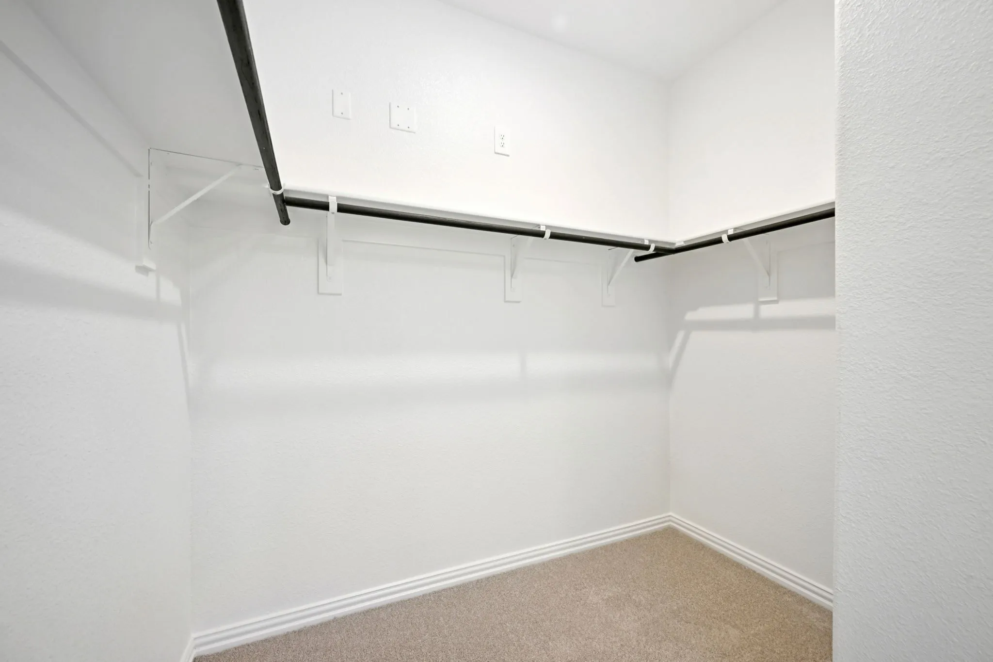  Photo is not of the actual home, but is an inspirational photo of builder’s model home and may depict options, furnishings, and/or decorator features that are not included.
