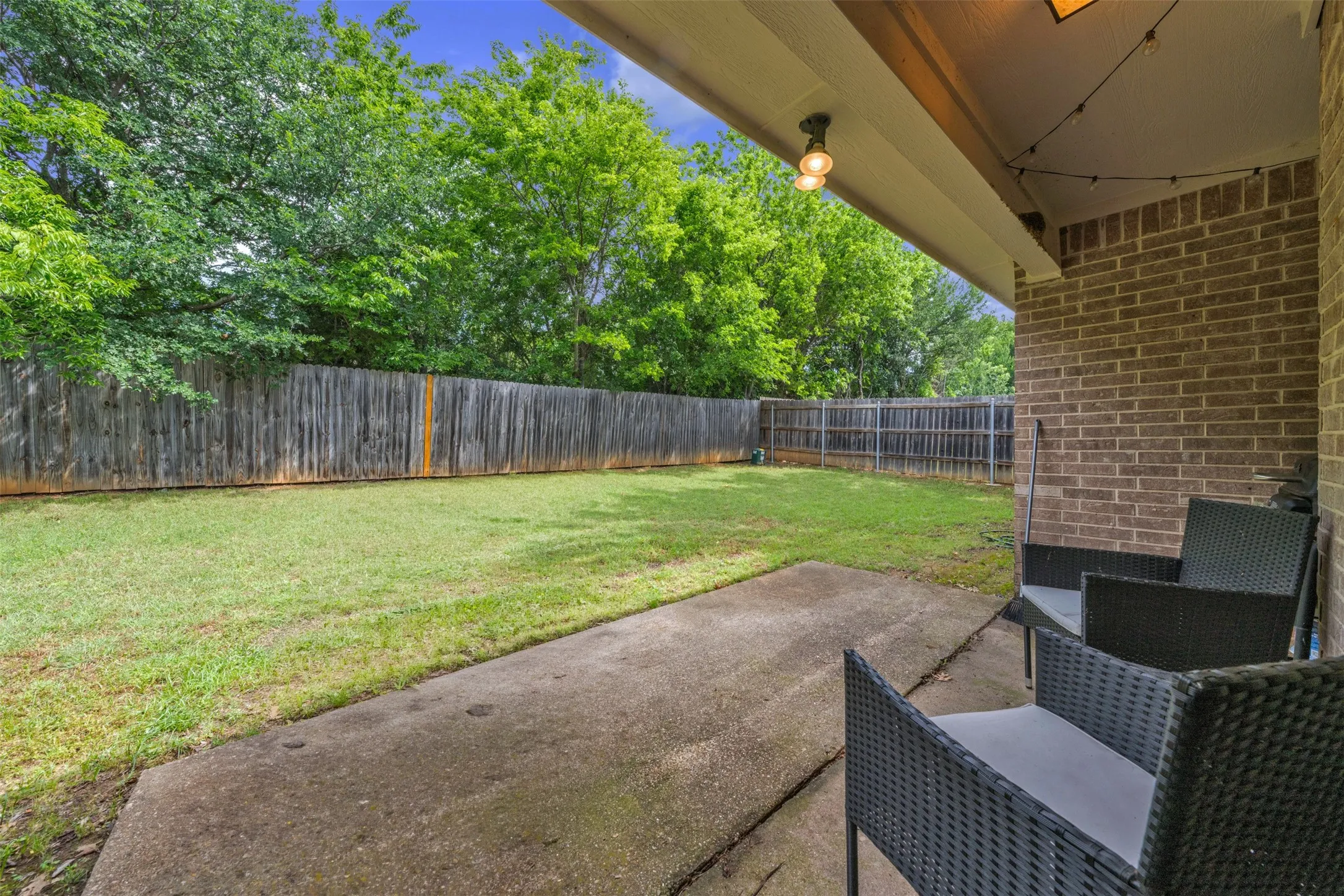 Single Family Residence For Rent in Tarrant County , 1618 Fern Drive, Mansfield, Texas 76063, 3 Bedroom, 2 Bathroom, 2 Garage spaces, 1,690 Sqft, built in 2001, mls#21264837, Real Estate Agent in Mansfield, Homes For Rent in Tarrant county, Homes For Rent in Mansfield, Realtor in Mansfield Texas, Real Estate Brokerage Independent Realty Texas, Luminita Cordes Realtor