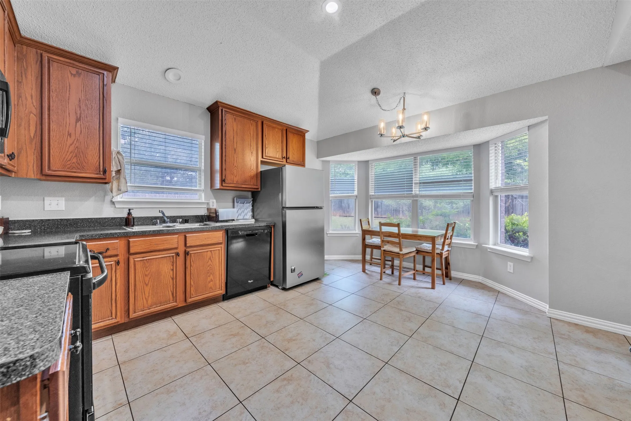 Single Family Residence For Rent in Tarrant County , 1618 Fern Drive, Mansfield, Texas 76063, 3 Bedroom, 2 Bathroom, 2 Garage spaces, 1,690 Sqft, built in 2001, mls#21264837, Real Estate Agent in Mansfield, Homes For Rent in Tarrant county, Homes For Rent in Mansfield, Realtor in Mansfield Texas, Real Estate Brokerage Independent Realty Texas, Luminita Cordes Realtor