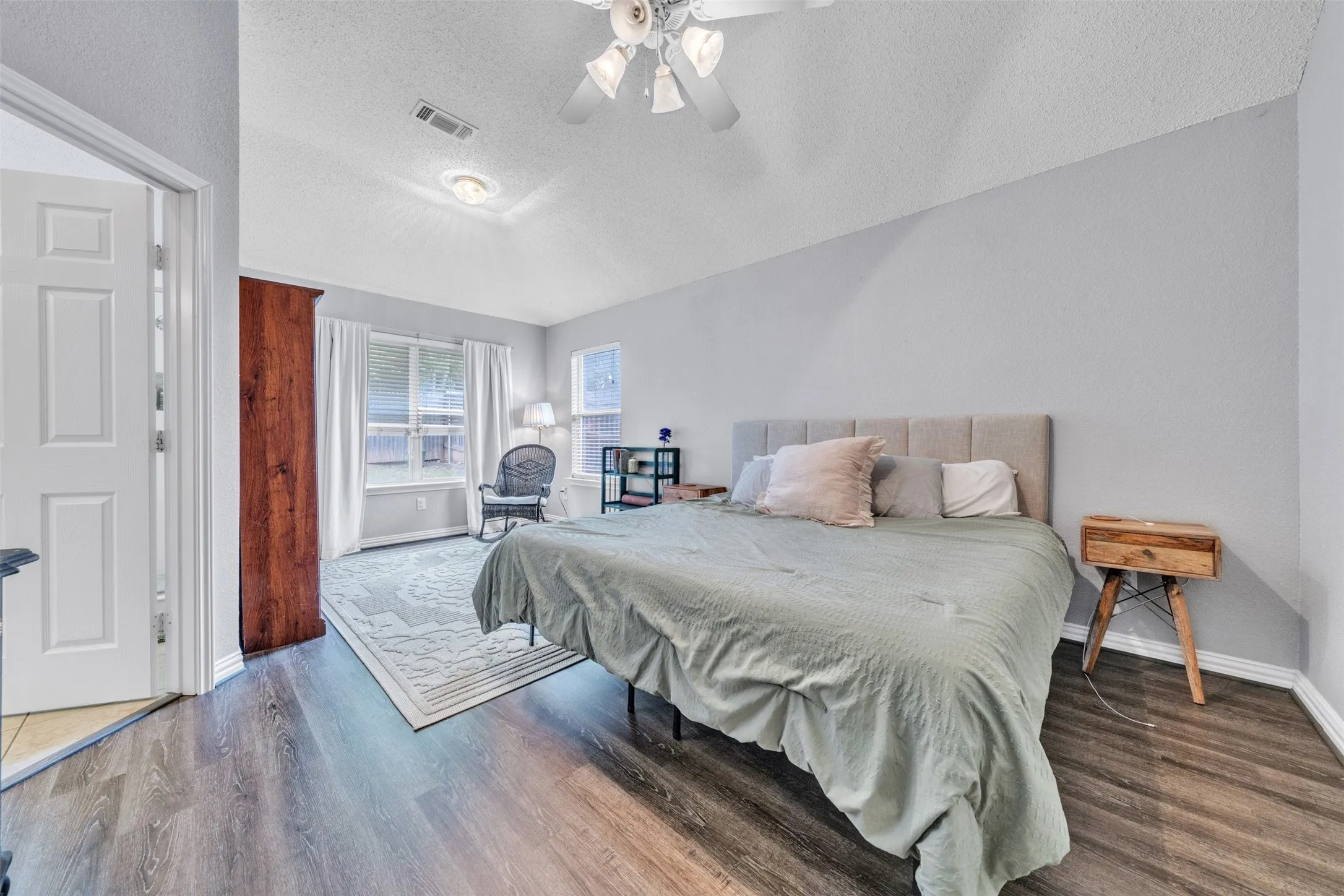 Single Family Residence For Rent in Tarrant County , 1618 Fern Drive, Mansfield, Texas 76063, 3 Bedroom, 2 Bathroom, 2 Garage spaces, 1,690 Sqft, built in 2001, mls#21264837, Real Estate Agent in Mansfield, Homes For Rent in Tarrant county, Homes For Rent in Mansfield, Realtor in Mansfield Texas, Real Estate Brokerage Independent Realty Texas, Luminita Cordes Realtor