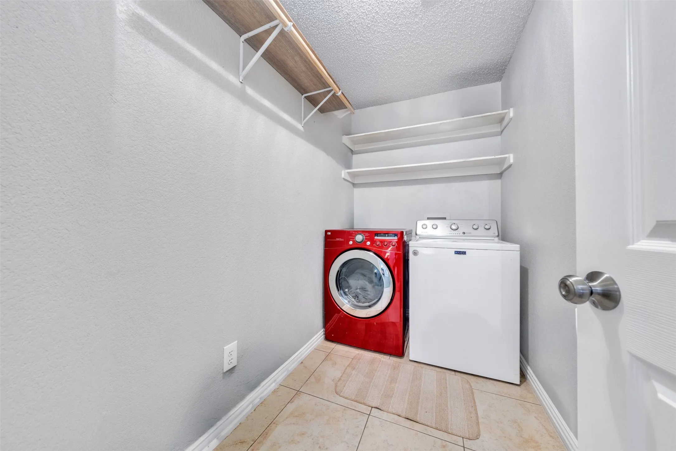 Single Family Residence For Rent in Tarrant County , 1618 Fern Drive, Mansfield, Texas 76063, 3 Bedroom, 2 Bathroom, 2 Garage spaces, 1,690 Sqft, built in 2001, mls#21264837, Real Estate Agent in Mansfield, Homes For Rent in Tarrant county, Homes For Rent in Mansfield, Realtor in Mansfield Texas, Real Estate Brokerage Independent Realty Texas, Luminita Cordes Realtor
