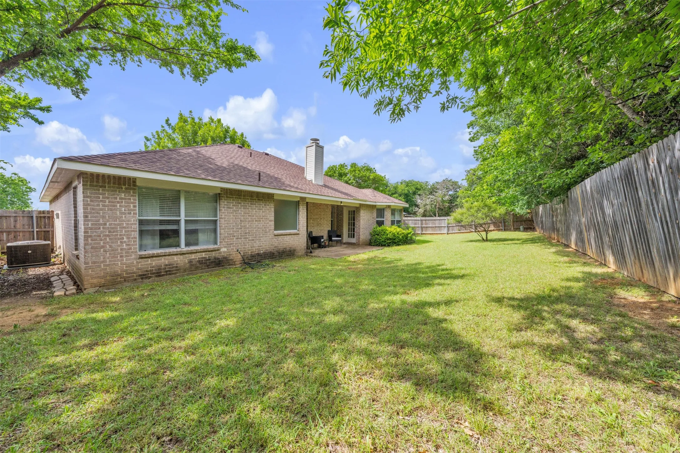 Single Family Residence For Rent in Tarrant County , 1618 Fern Drive, Mansfield, Texas 76063, 3 Bedroom, 2 Bathroom, 2 Garage spaces, 1,690 Sqft, built in 2001, mls#21264837, Real Estate Agent in Mansfield, Homes For Rent in Tarrant county, Homes For Rent in Mansfield, Realtor in Mansfield Texas, Real Estate Brokerage Independent Realty Texas, Luminita Cordes Realtor
