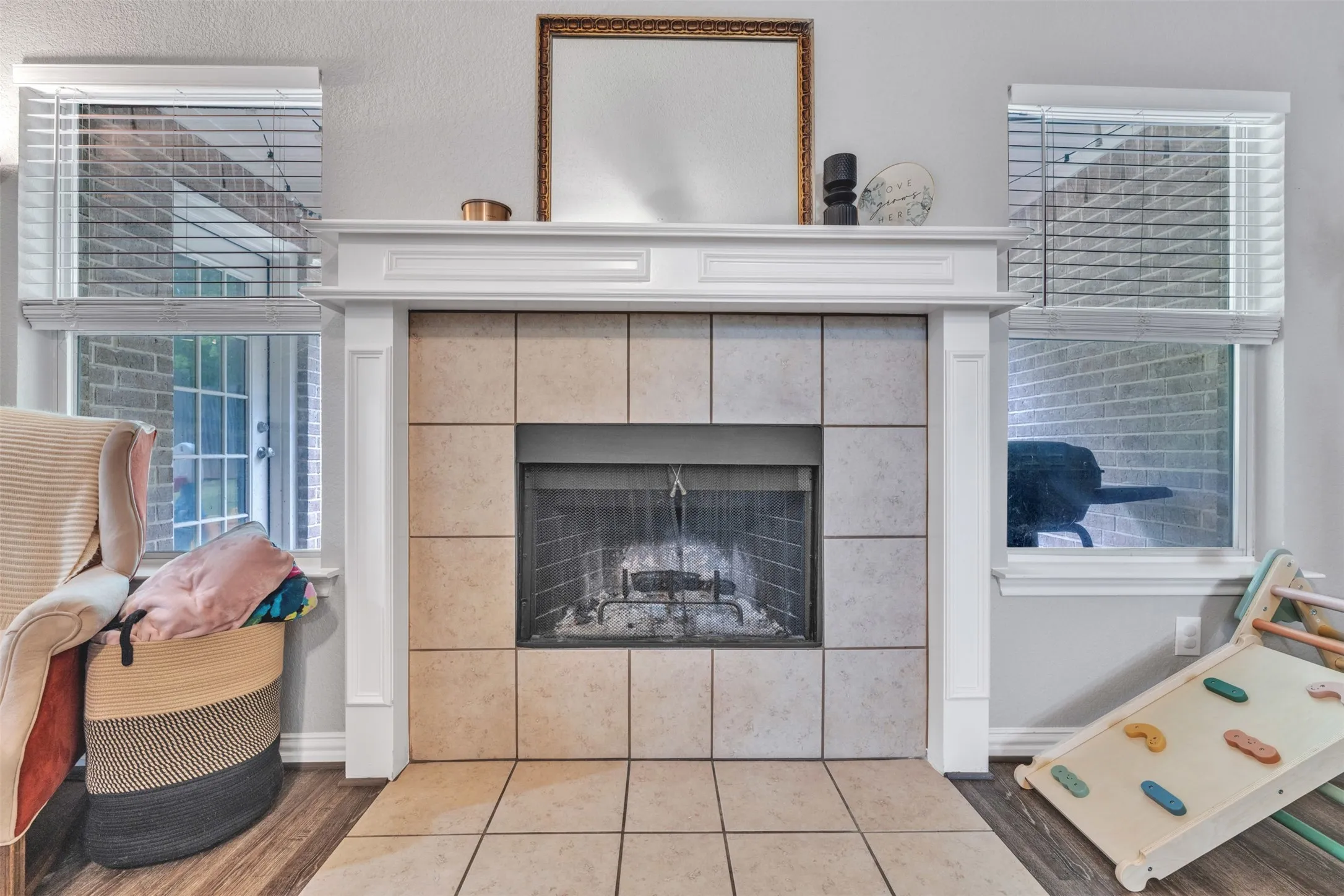 Single Family Residence For Rent in Tarrant County , 1618 Fern Drive, Mansfield, Texas 76063, 3 Bedroom, 2 Bathroom, 2 Garage spaces, 1,690 Sqft, built in 2001, mls#21264837, Real Estate Agent in Mansfield, Homes For Rent in Tarrant county, Homes For Rent in Mansfield, Realtor in Mansfield Texas, Real Estate Brokerage Independent Realty Texas, Luminita Cordes Realtor