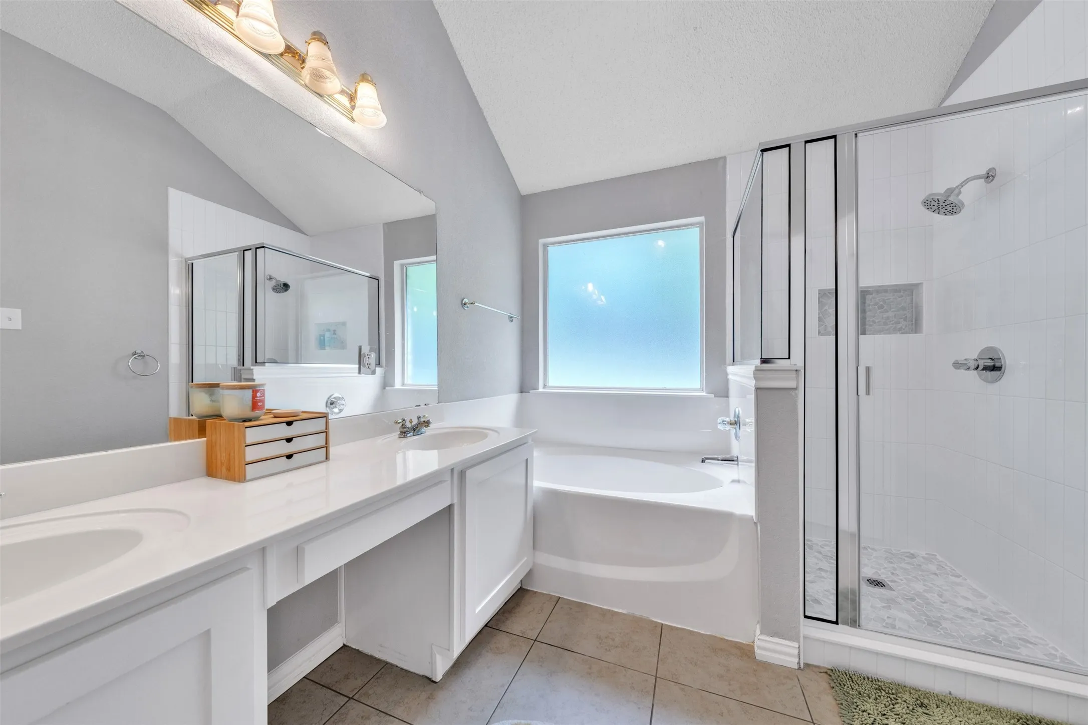 Single Family Residence For Rent in Tarrant County , 1618 Fern Drive, Mansfield, Texas 76063, 3 Bedroom, 2 Bathroom, 2 Garage spaces, 1,690 Sqft, built in 2001, mls#21264837, Real Estate Agent in Mansfield, Homes For Rent in Tarrant county, Homes For Rent in Mansfield, Realtor in Mansfield Texas, Real Estate Brokerage Independent Realty Texas, Luminita Cordes Realtor