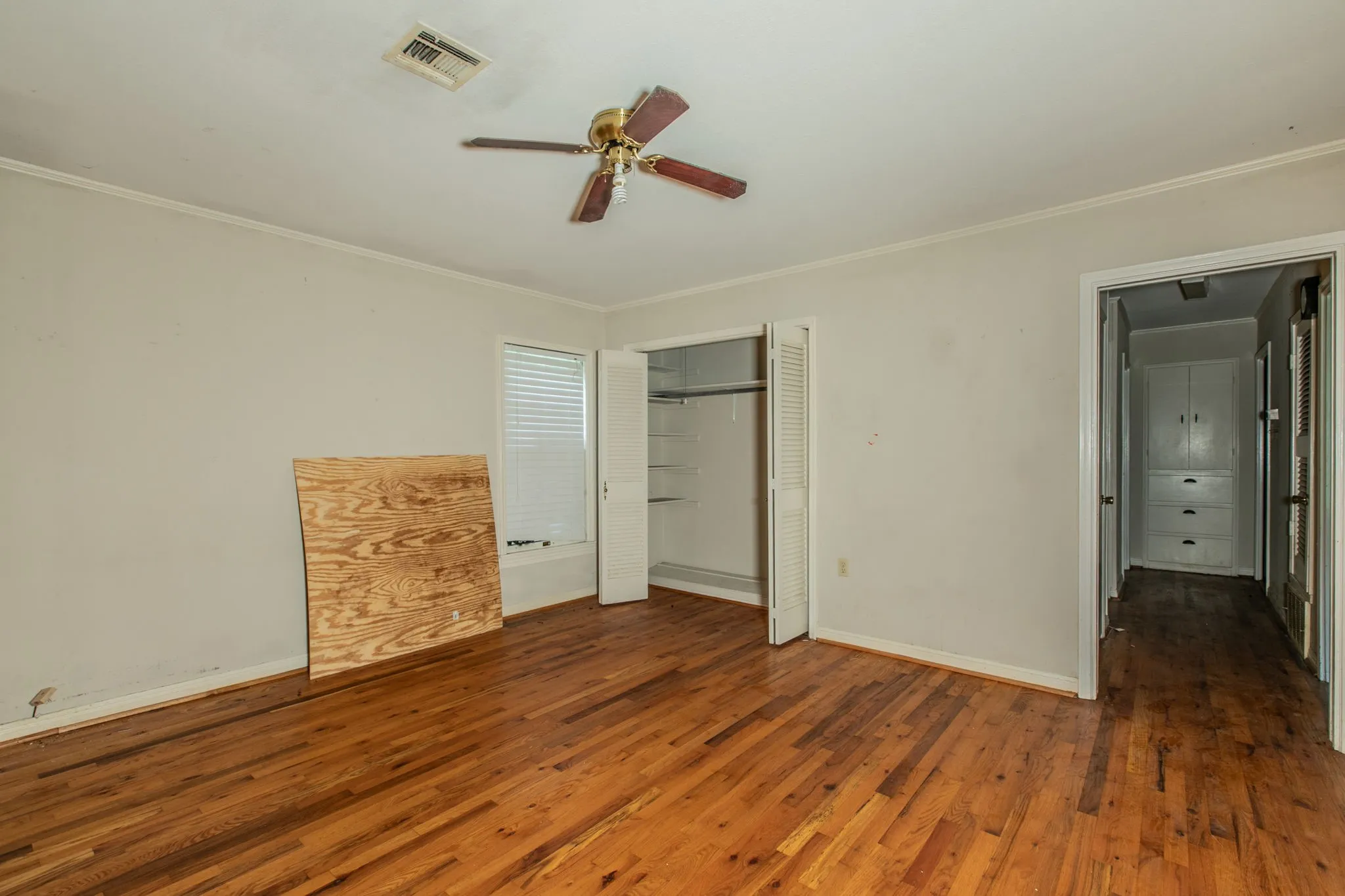 Single Family Residence For Sale in Mc Lennan County , 3606 Austin Avenue, Waco, Texas 76710, 3 Bedroom, 3 Bathroom, 2 Garage spaces, 2,658 Sqft, built in 1952, Price $340,000, mls#21247027, Real Estate Agent in Waco, Homes For Sale in Mc Lennan county, Homes For Sale in Waco, Realtor in Waco Texas, Real Estate Brokerage Independent Realty Texas, Luminita Cordes Realtor