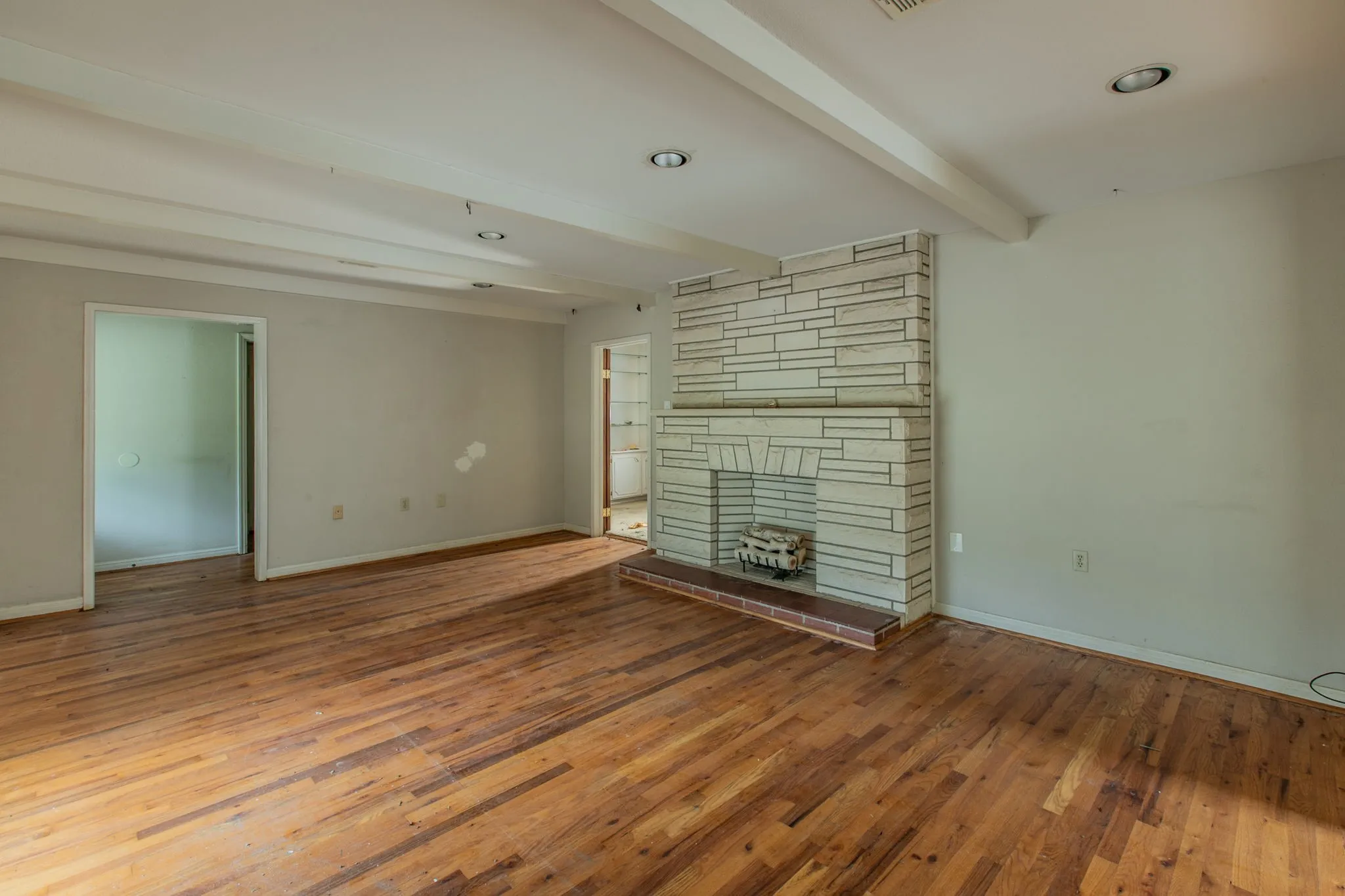 Single Family Residence For Sale in Mc Lennan County , 3606 Austin Avenue, Waco, Texas 76710, 3 Bedroom, 3 Bathroom, 2 Garage spaces, 2,658 Sqft, built in 1952, Price $340,000, mls#21247027, Real Estate Agent in Waco, Homes For Sale in Mc Lennan county, Homes For Sale in Waco, Realtor in Waco Texas, Real Estate Brokerage Independent Realty Texas, Luminita Cordes Realtor