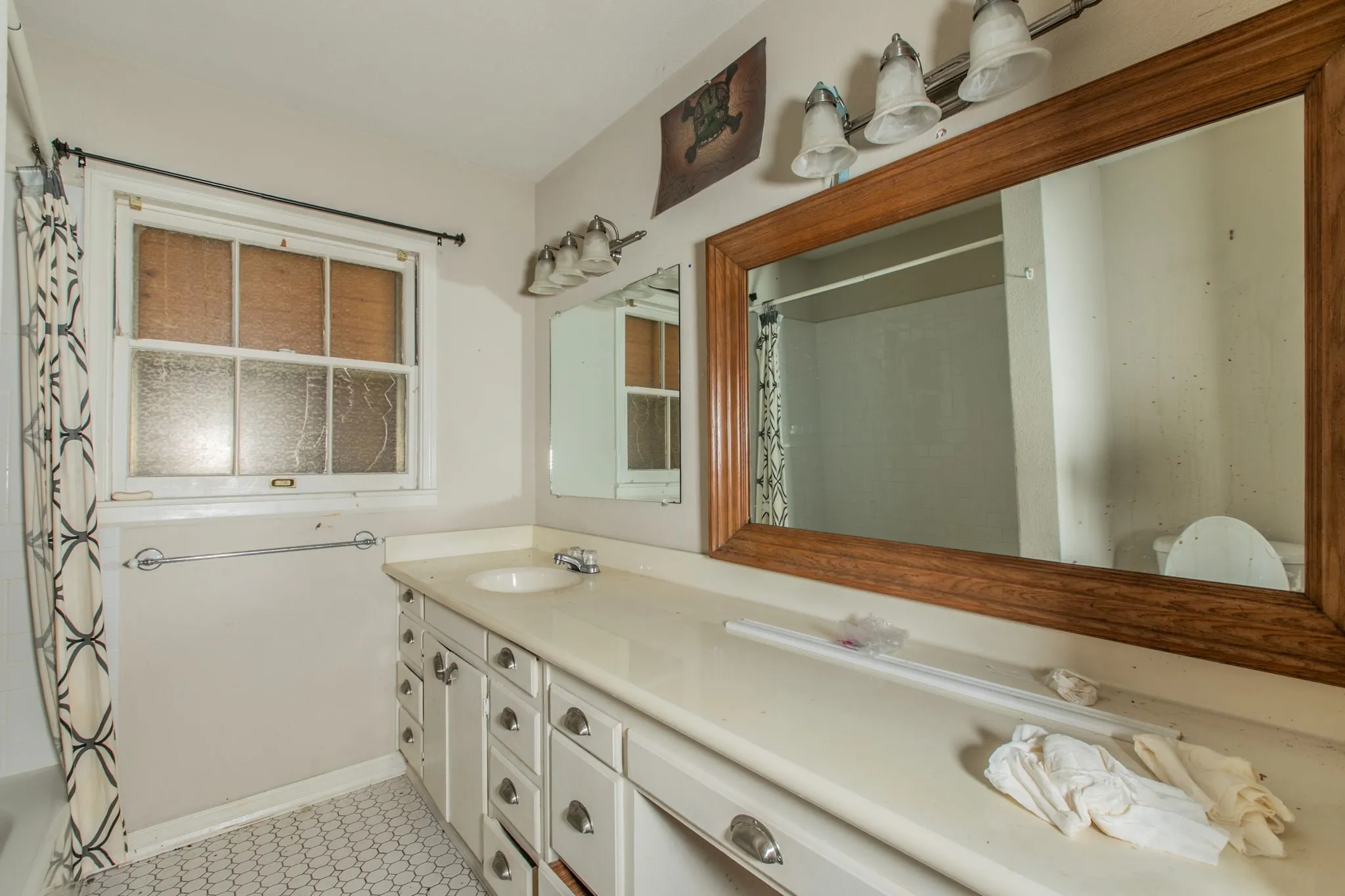 Single Family Residence For Sale in Mc Lennan County , 3606 Austin Avenue, Waco, Texas 76710, 3 Bedroom, 3 Bathroom, 2 Garage spaces, 2,658 Sqft, built in 1952, Price $340,000, mls#21247027, Real Estate Agent in Waco, Homes For Sale in Mc Lennan county, Homes For Sale in Waco, Realtor in Waco Texas, Real Estate Brokerage Independent Realty Texas, Luminita Cordes Realtor
