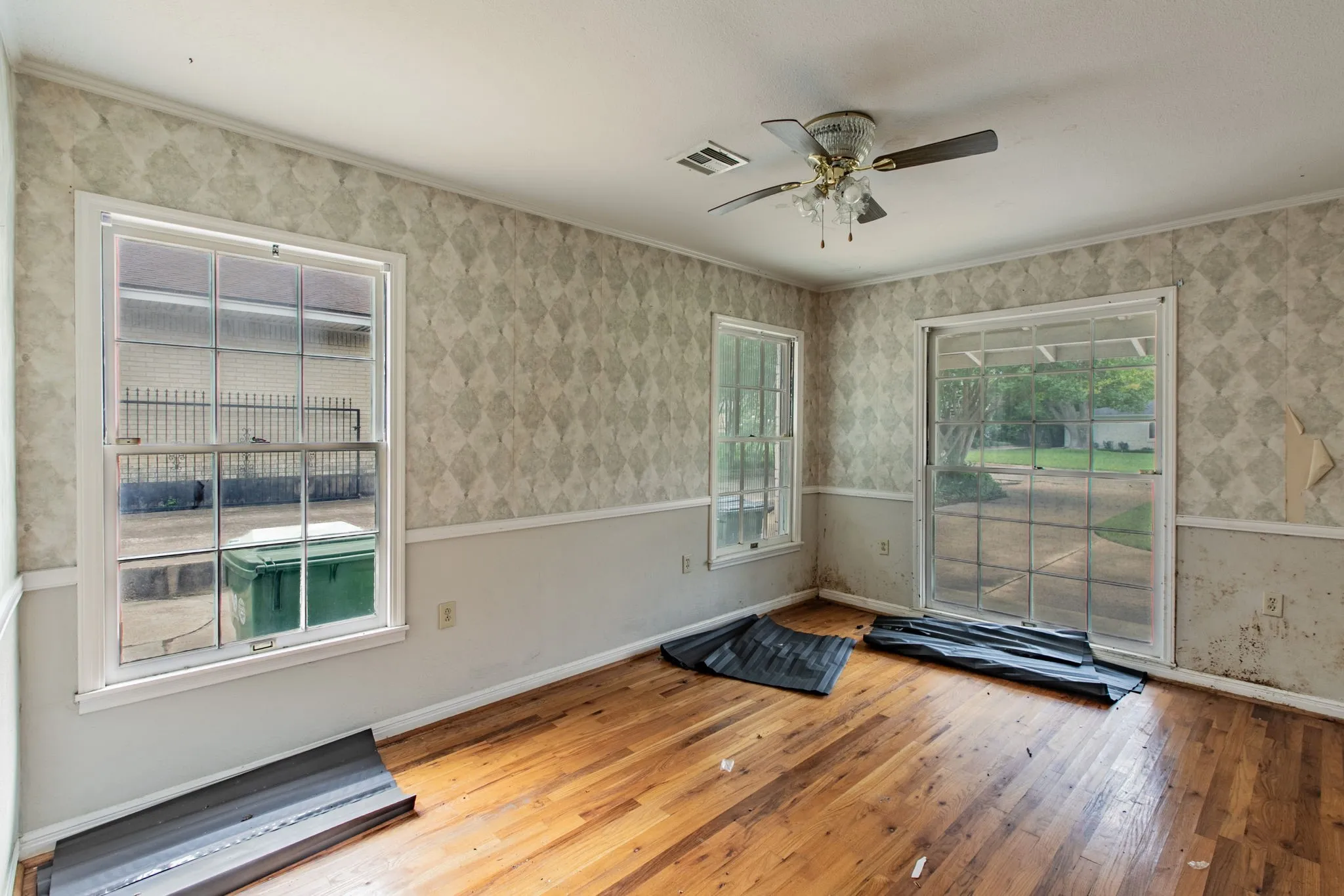 Single Family Residence For Sale in Mc Lennan County , 3606 Austin Avenue, Waco, Texas 76710, 3 Bedroom, 3 Bathroom, 2 Garage spaces, 2,658 Sqft, built in 1952, Price $340,000, mls#21247027, Real Estate Agent in Waco, Homes For Sale in Mc Lennan county, Homes For Sale in Waco, Realtor in Waco Texas, Real Estate Brokerage Independent Realty Texas, Luminita Cordes Realtor
