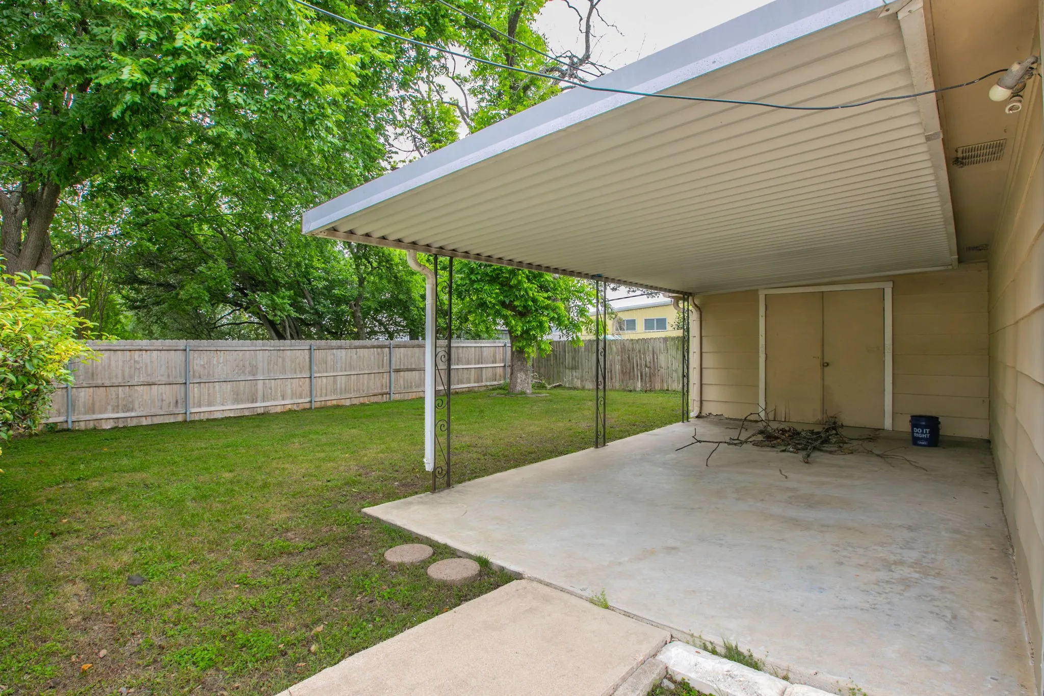 Single Family Residence For Sale in Mc Lennan County , 3606 Austin Avenue, Waco, Texas 76710, 3 Bedroom, 3 Bathroom, 2 Garage spaces, 2,658 Sqft, built in 1952, Price $340,000, mls#21247027, Real Estate Agent in Waco, Homes For Sale in Mc Lennan county, Homes For Sale in Waco, Realtor in Waco Texas, Real Estate Brokerage Independent Realty Texas, Luminita Cordes Realtor