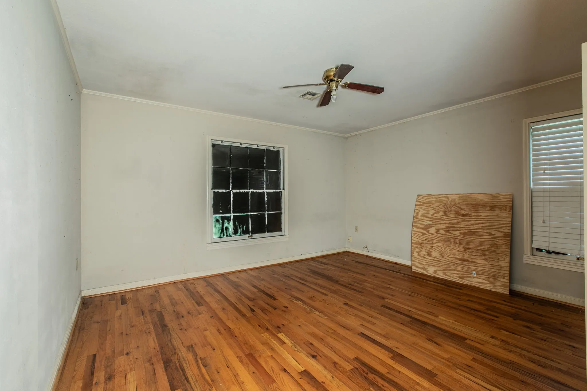 Single Family Residence For Sale in Mc Lennan County , 3606 Austin Avenue, Waco, Texas 76710, 3 Bedroom, 3 Bathroom, 2 Garage spaces, 2,658 Sqft, built in 1952, Price $340,000, mls#21247027, Real Estate Agent in Waco, Homes For Sale in Mc Lennan county, Homes For Sale in Waco, Realtor in Waco Texas, Real Estate Brokerage Independent Realty Texas, Luminita Cordes Realtor